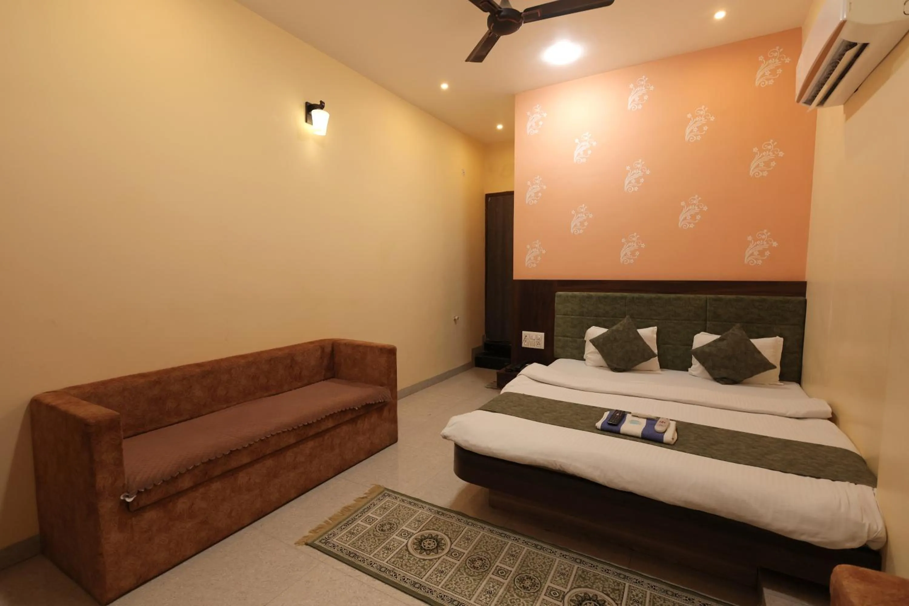 Bedroom, Bed in Hotel Shivalay Palace