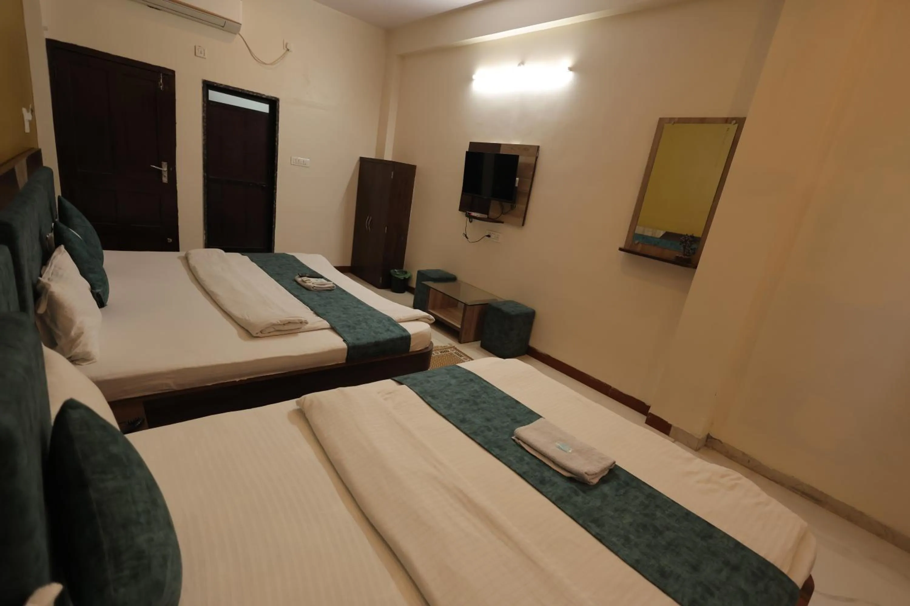 Bed in Hotel Shivalay Palace