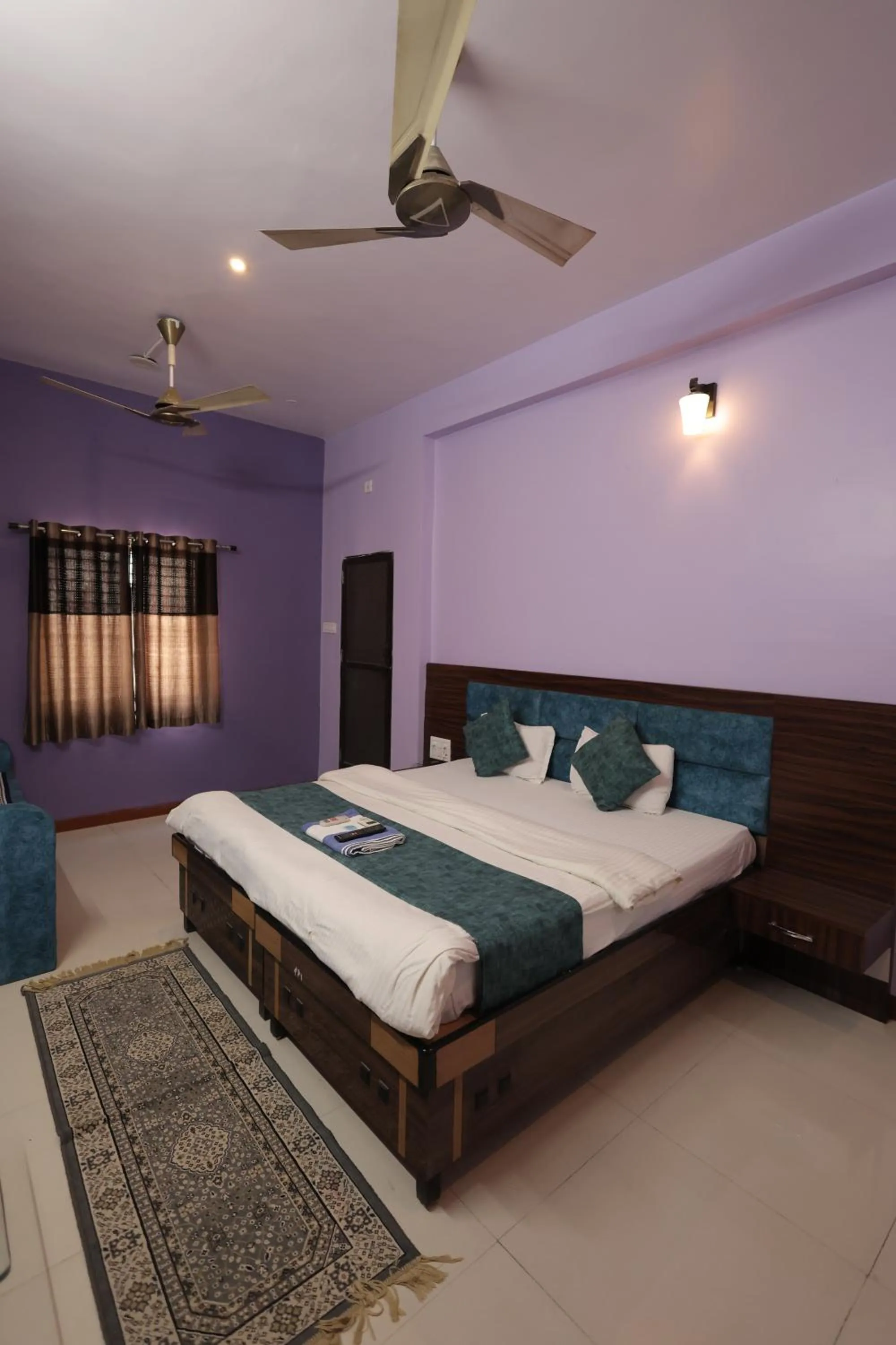 Bed in Hotel Shivalay Palace