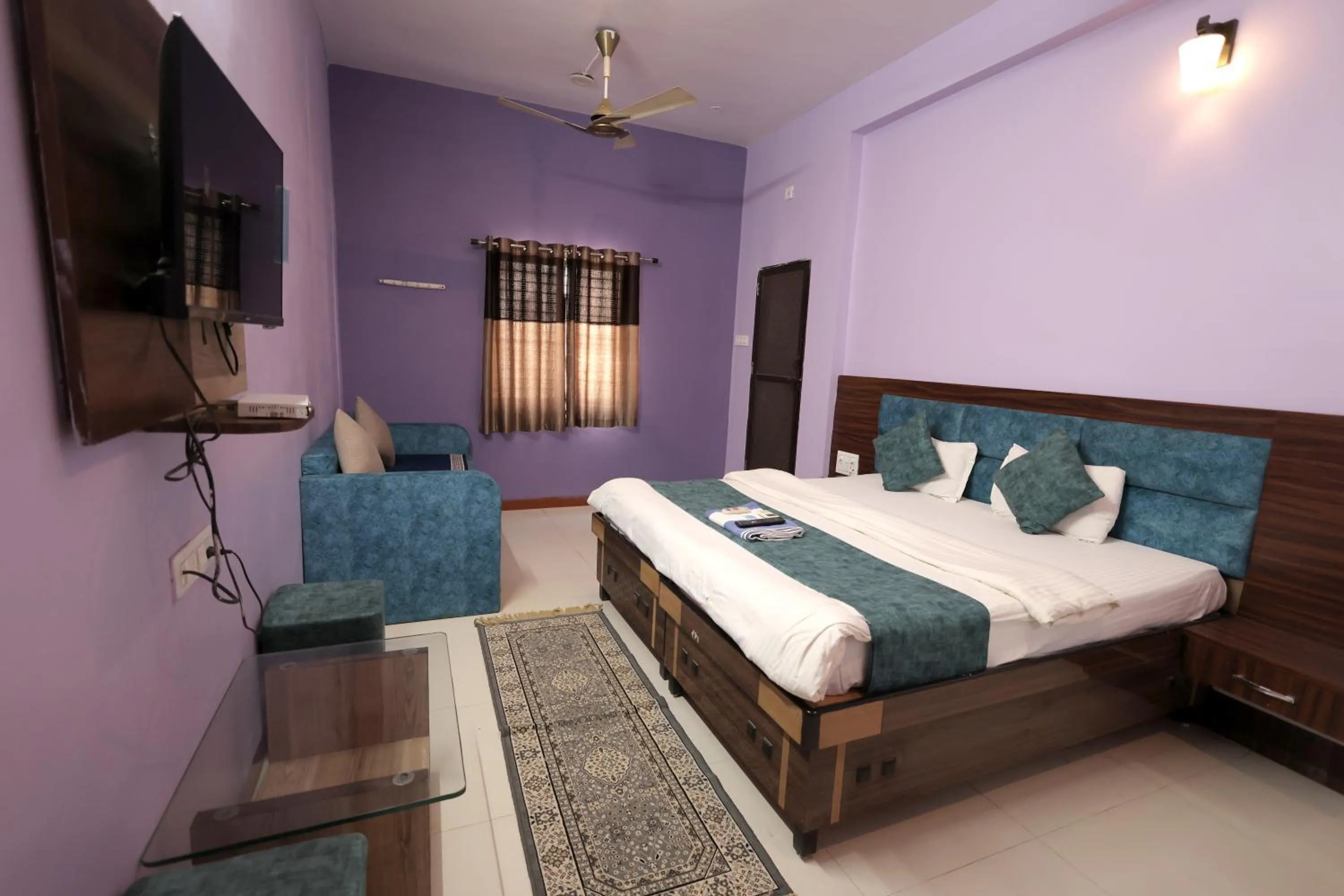 TV and multimedia, Bed in Hotel Shivalay Palace