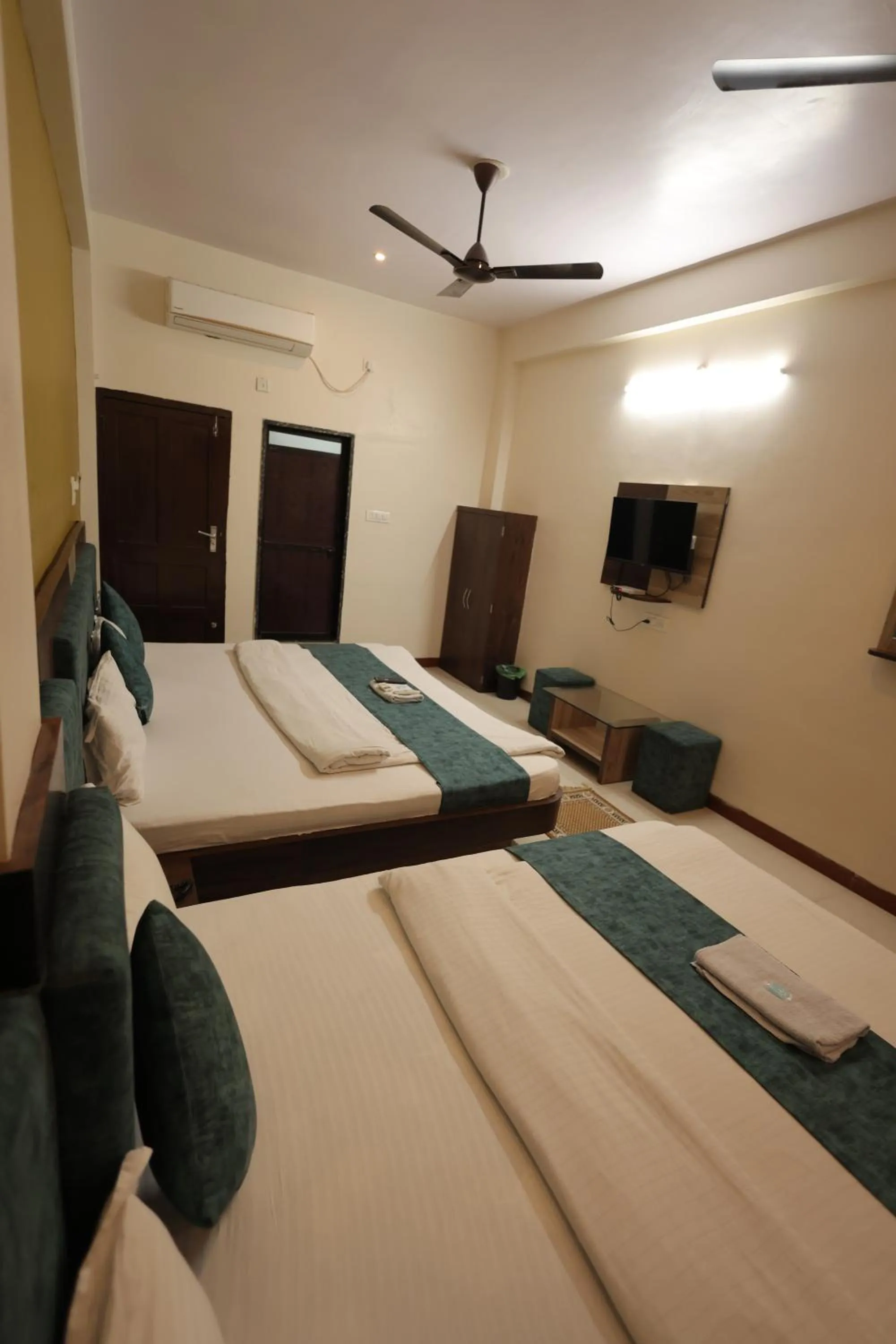 Bed in Hotel Shivalay Palace