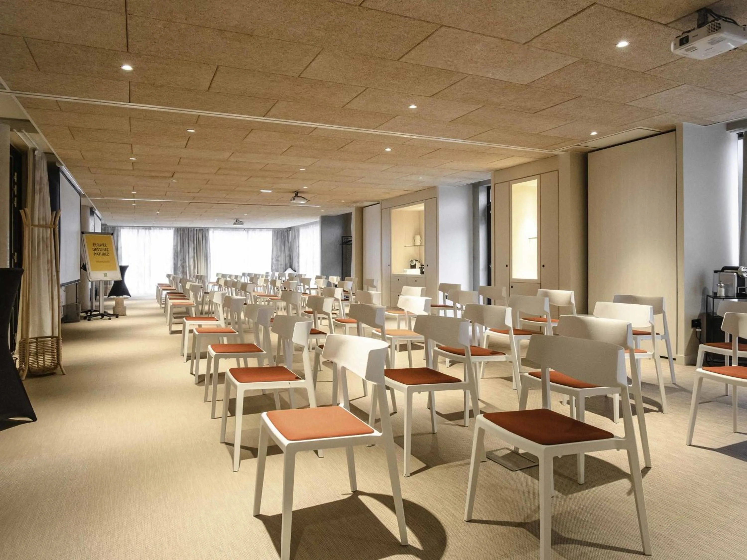 Meeting/conference room in ibis Styles Montauban