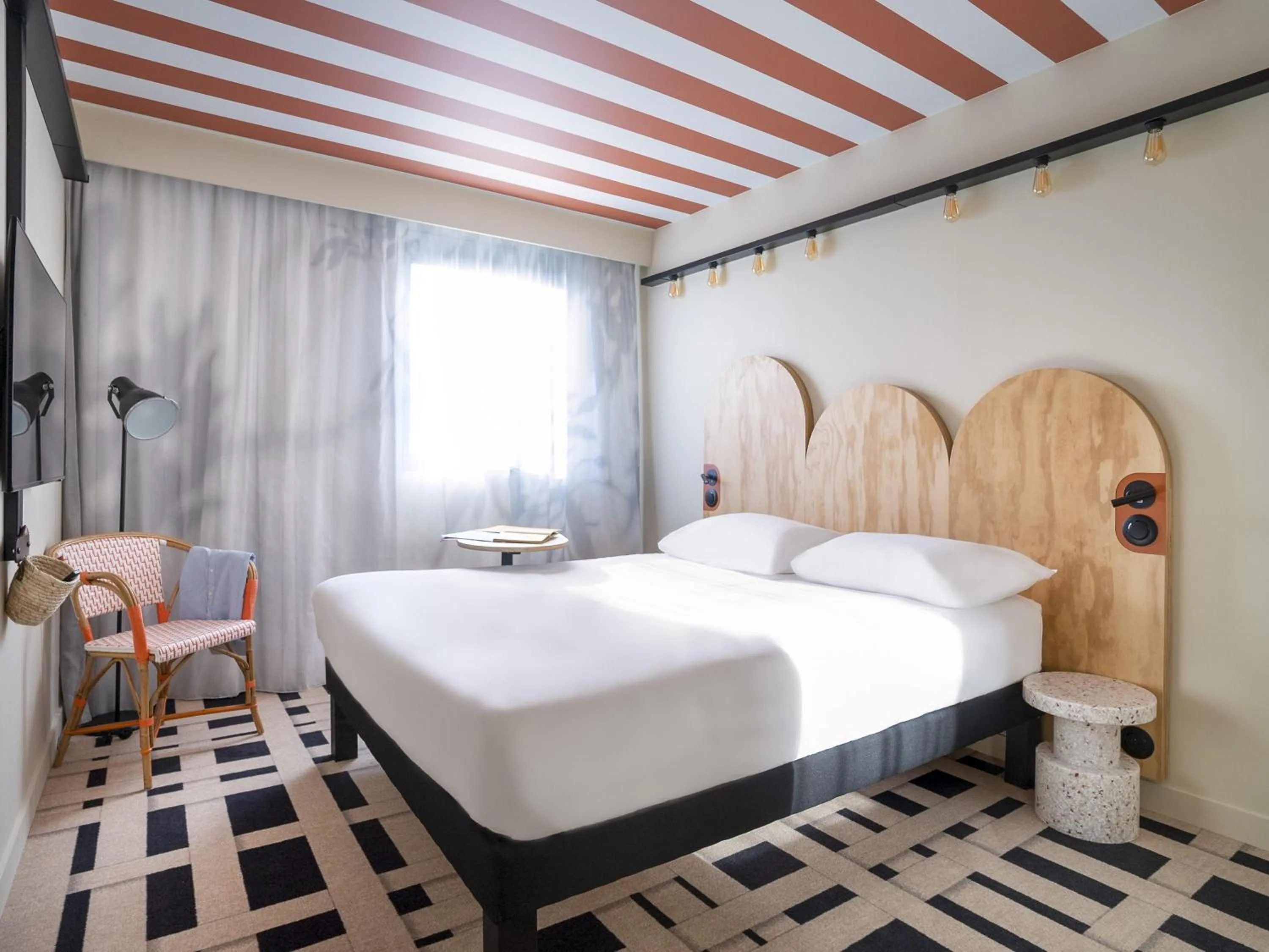 Bedroom, Bed in ibis Styles Montauban