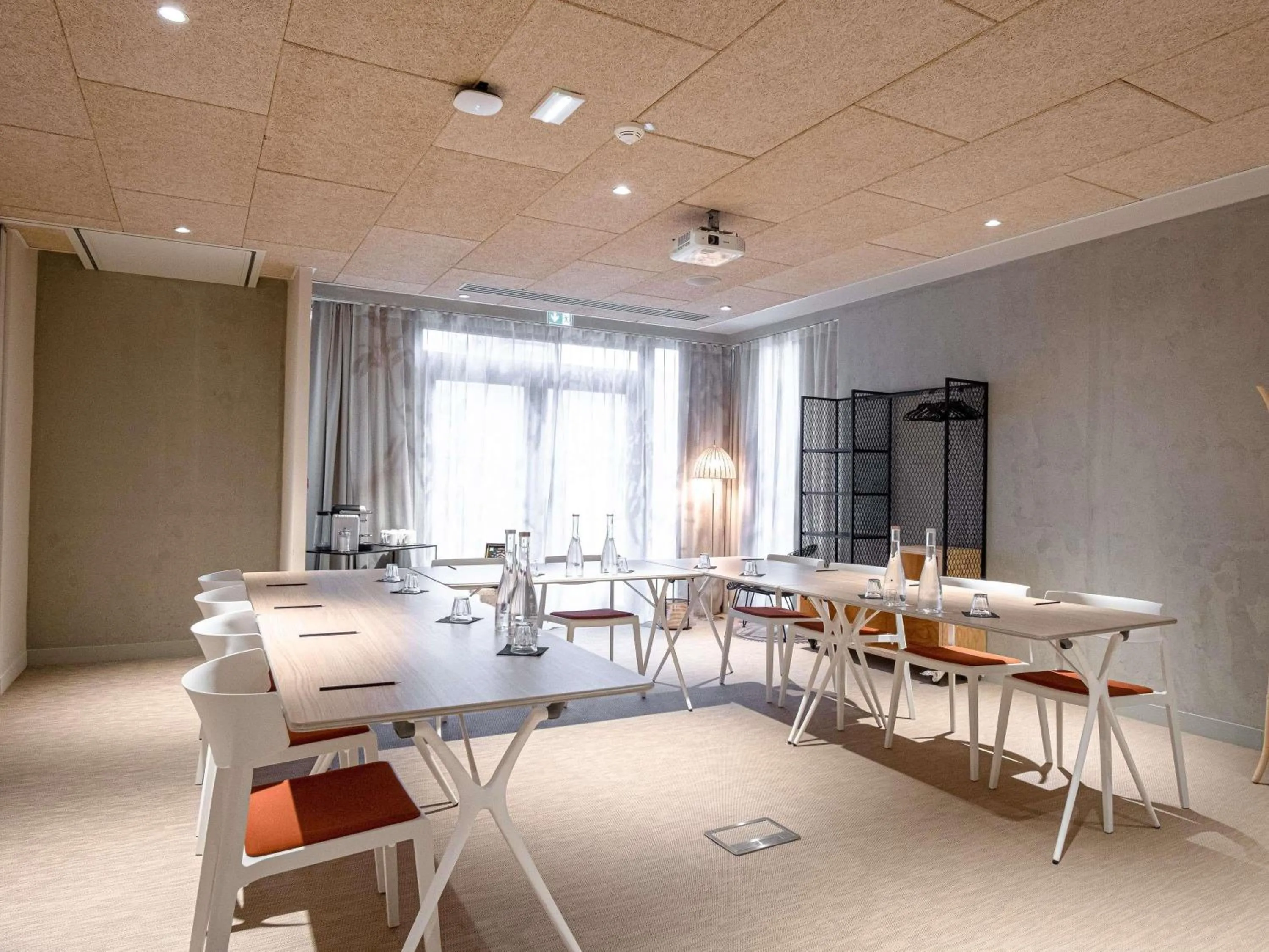 Meeting/conference room in ibis Styles Montauban
