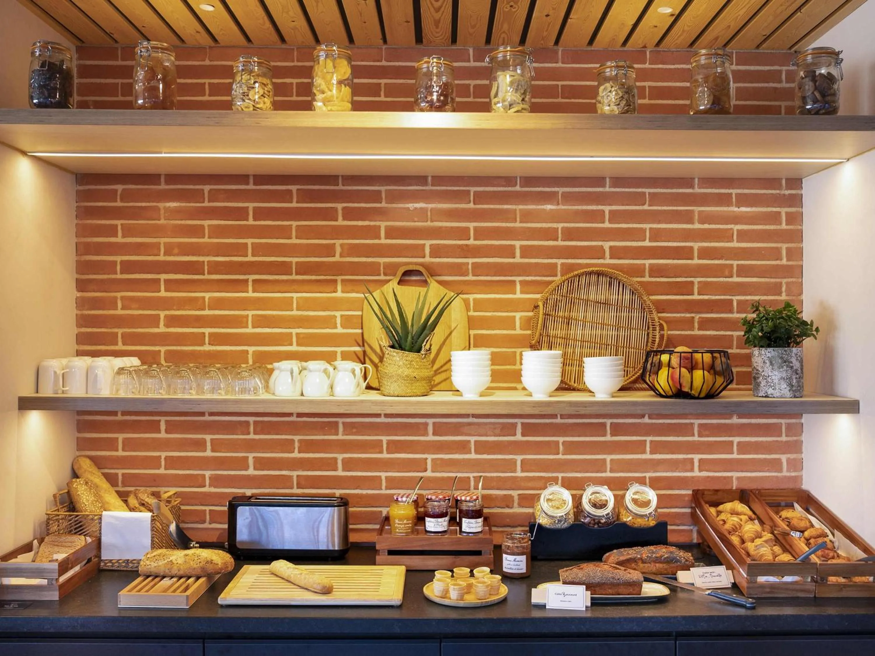 Breakfast in ibis Styles Montauban