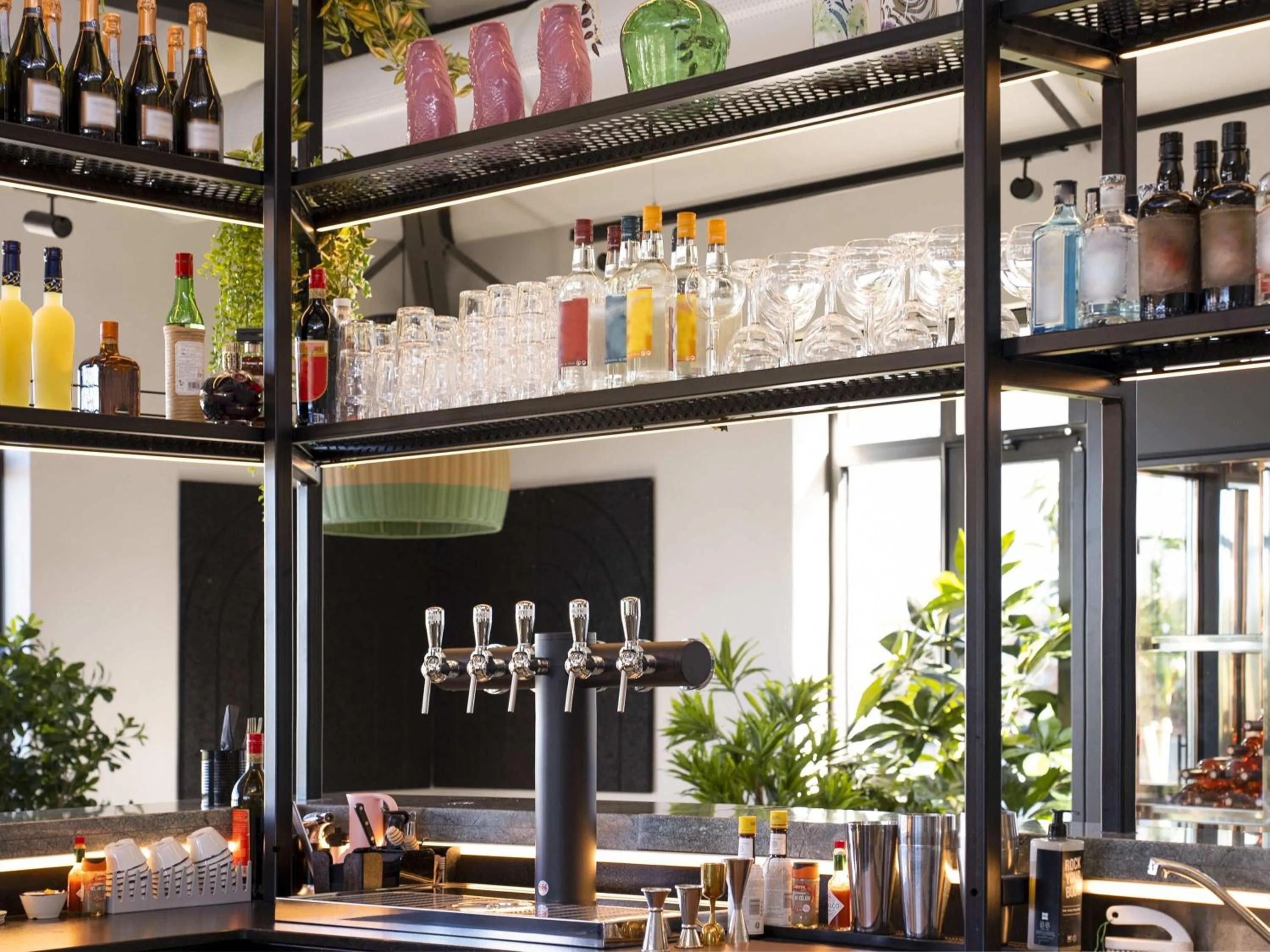 Lounge or bar in ibis Styles Montauban