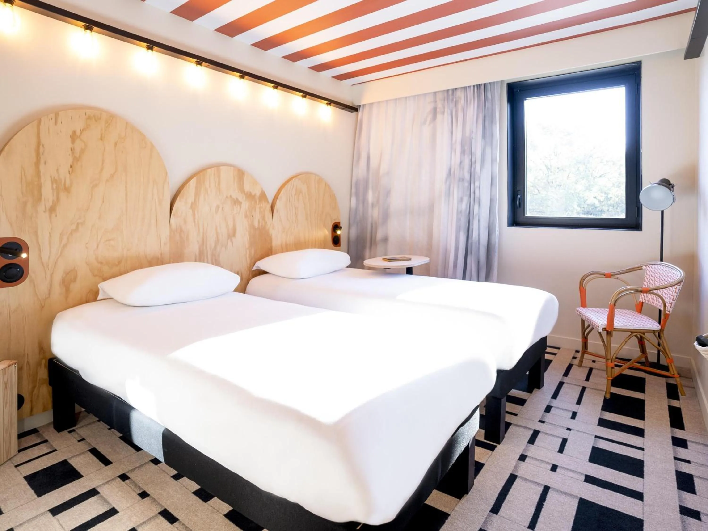 Bedroom, Bed in ibis Styles Montauban