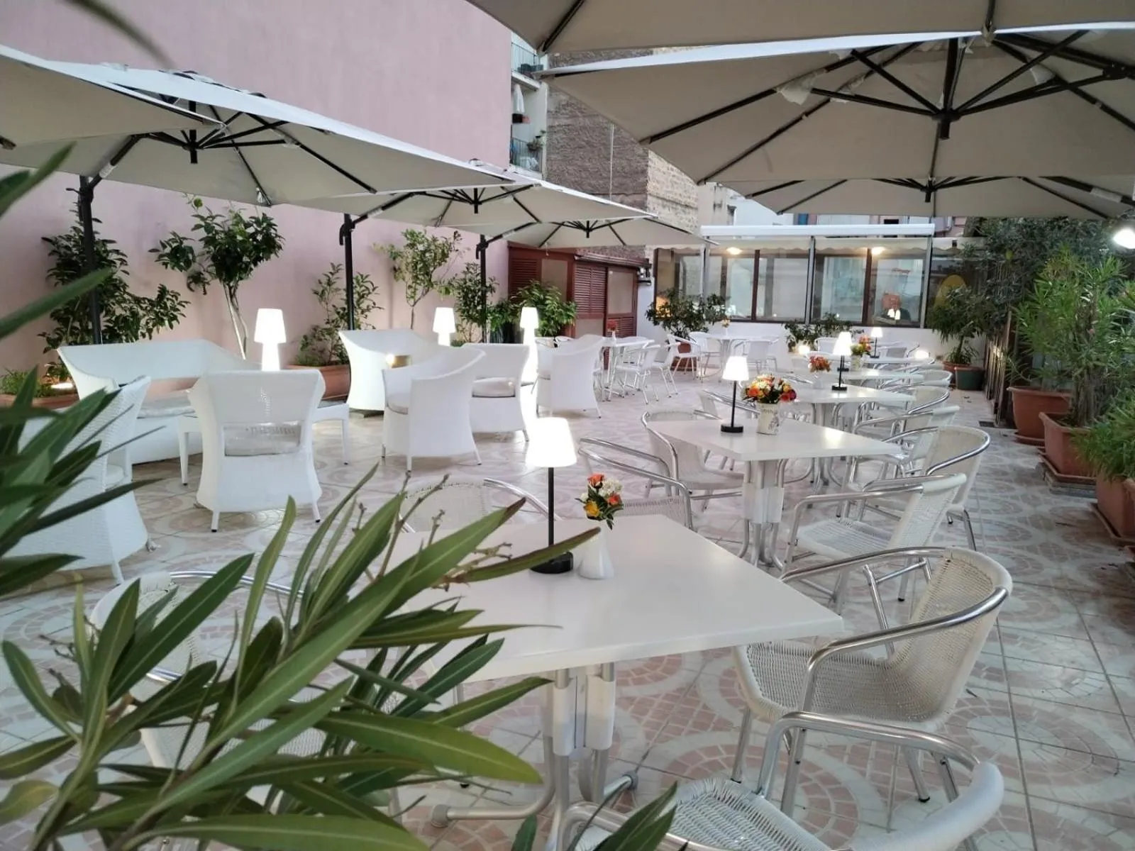 Restaurant/places to eat in Hotel Trinacria
