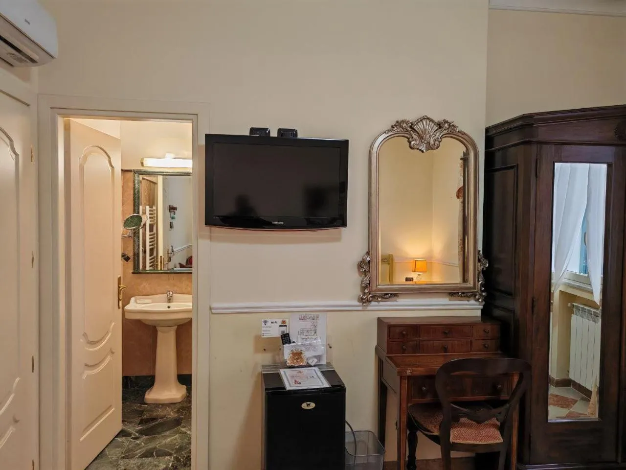 TV and multimedia in Hotel Trinacria