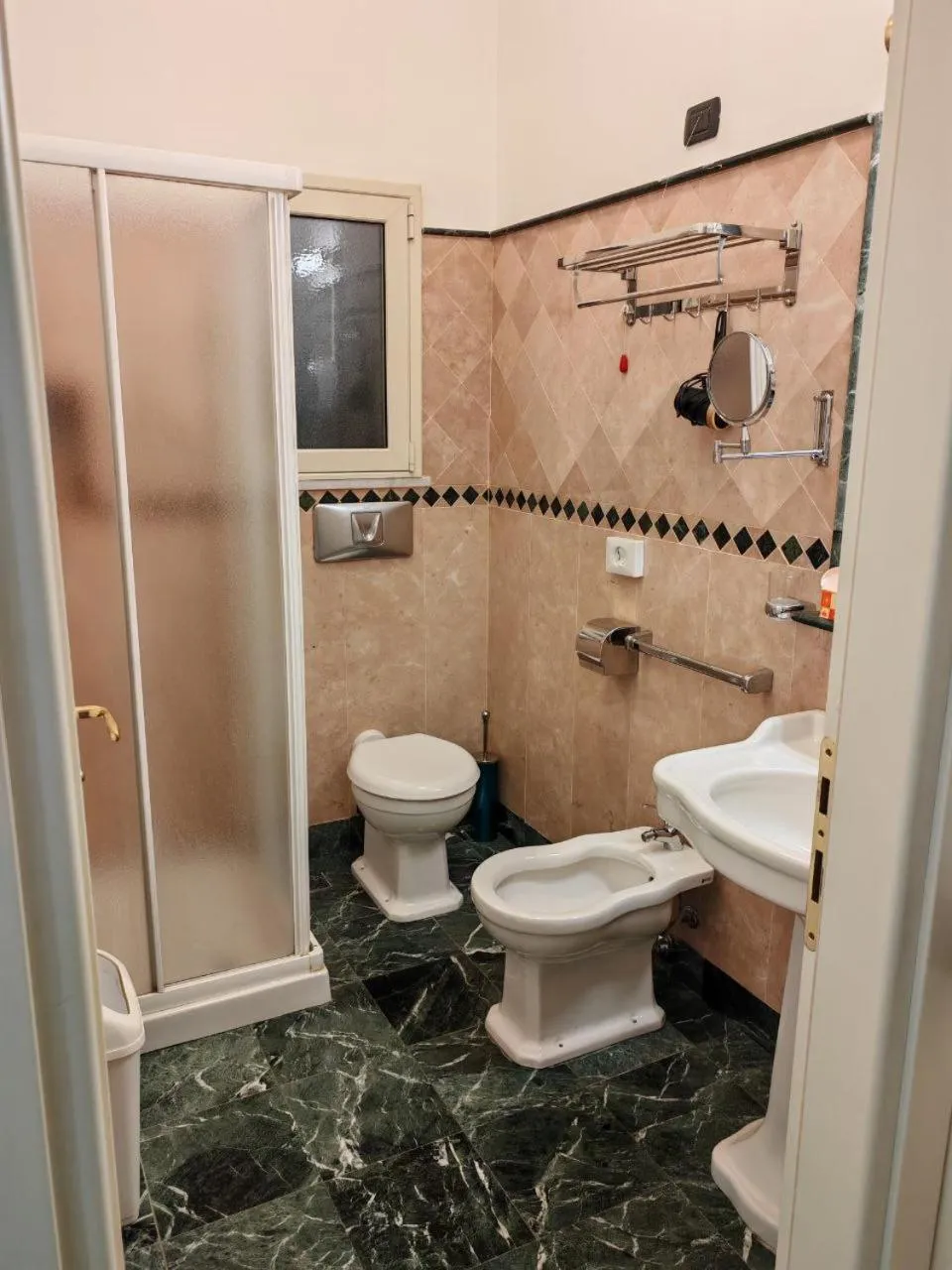 Shower in Hotel Trinacria