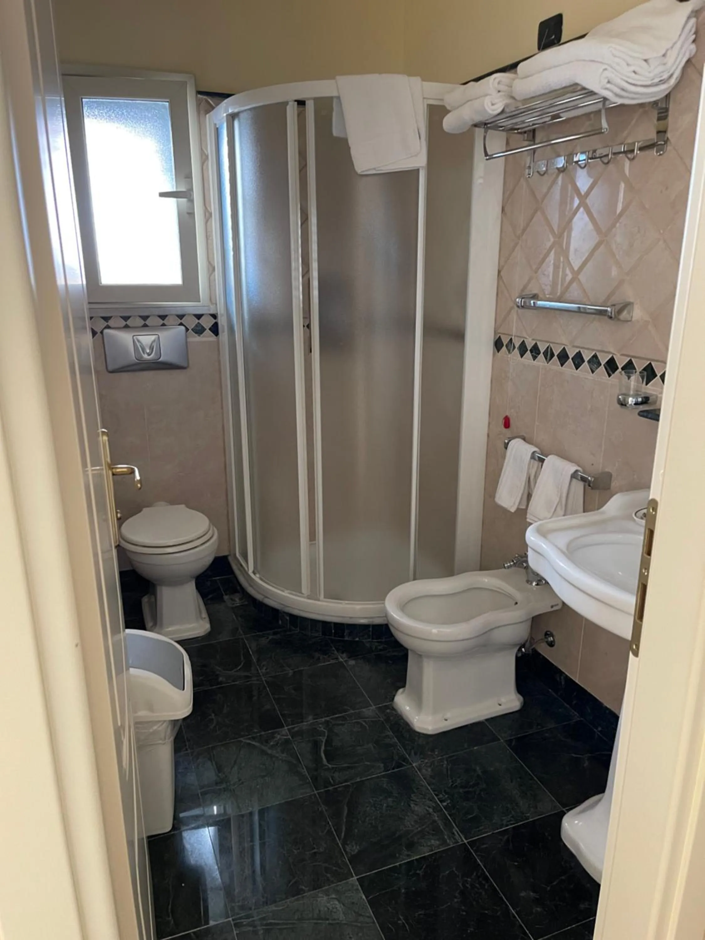 Shower in Hotel Trinacria