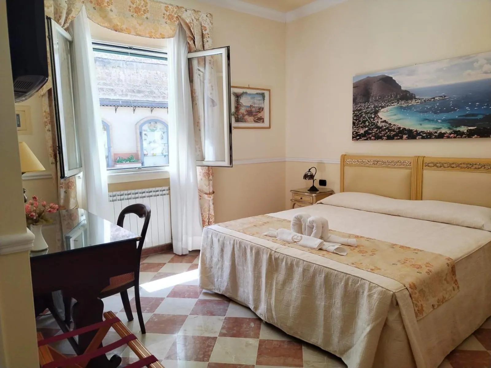 Garden view, Bed in Hotel Trinacria