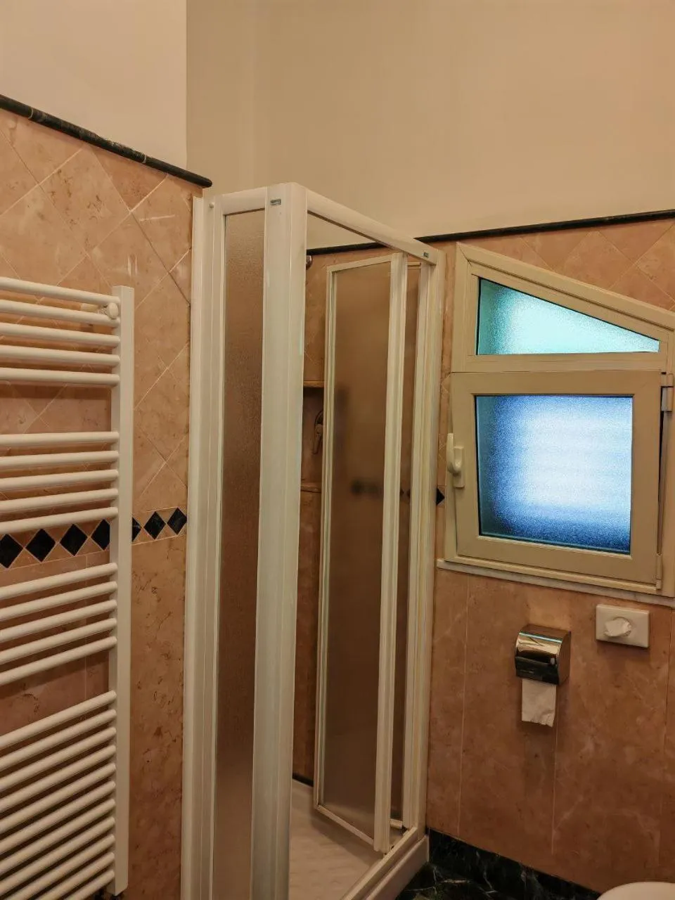 Shower in Hotel Trinacria