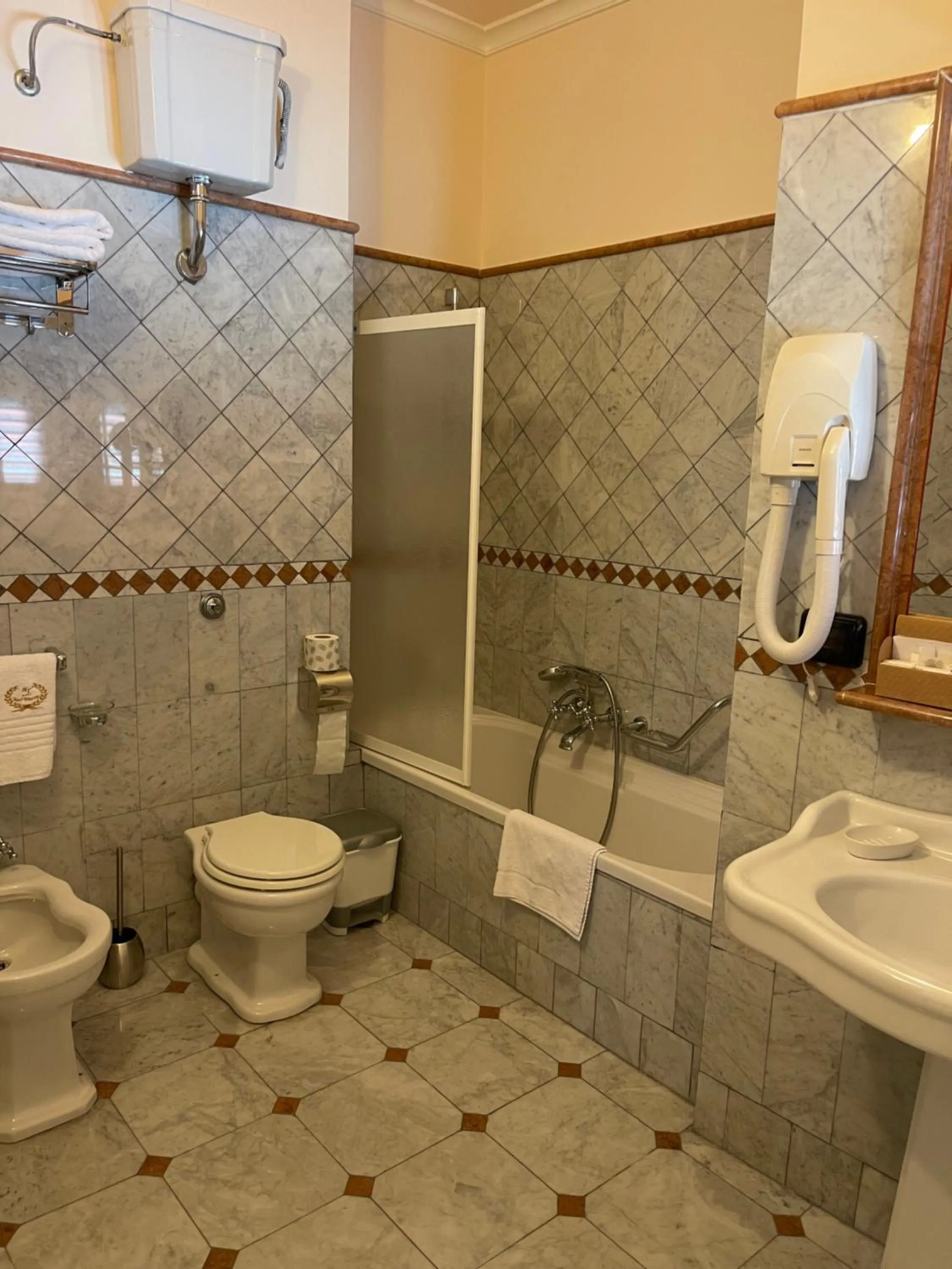 Shower in Hotel Trinacria