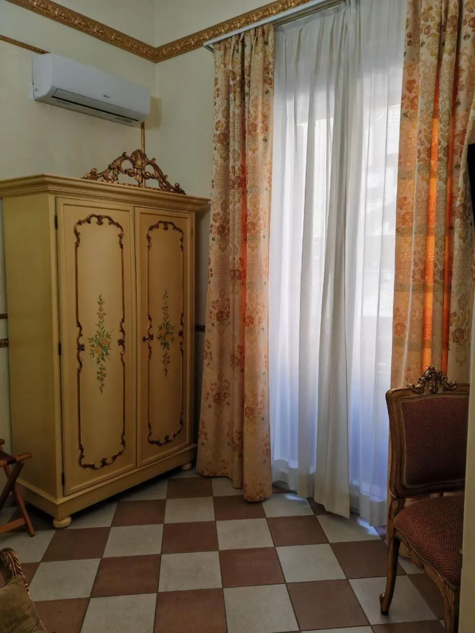 wardrobe in Hotel Trinacria