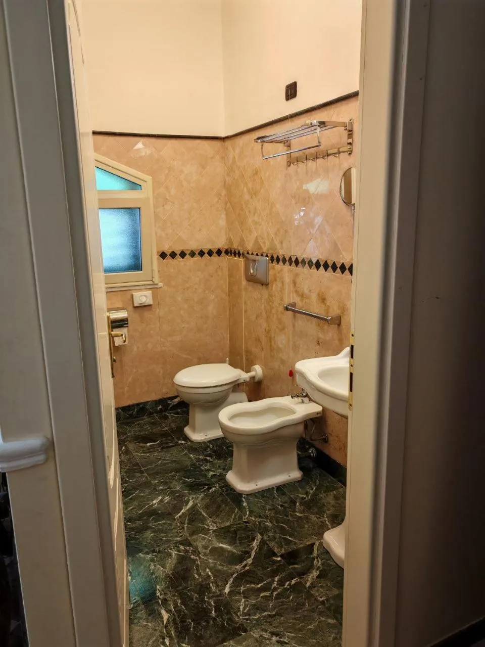 Shower in Hotel Trinacria