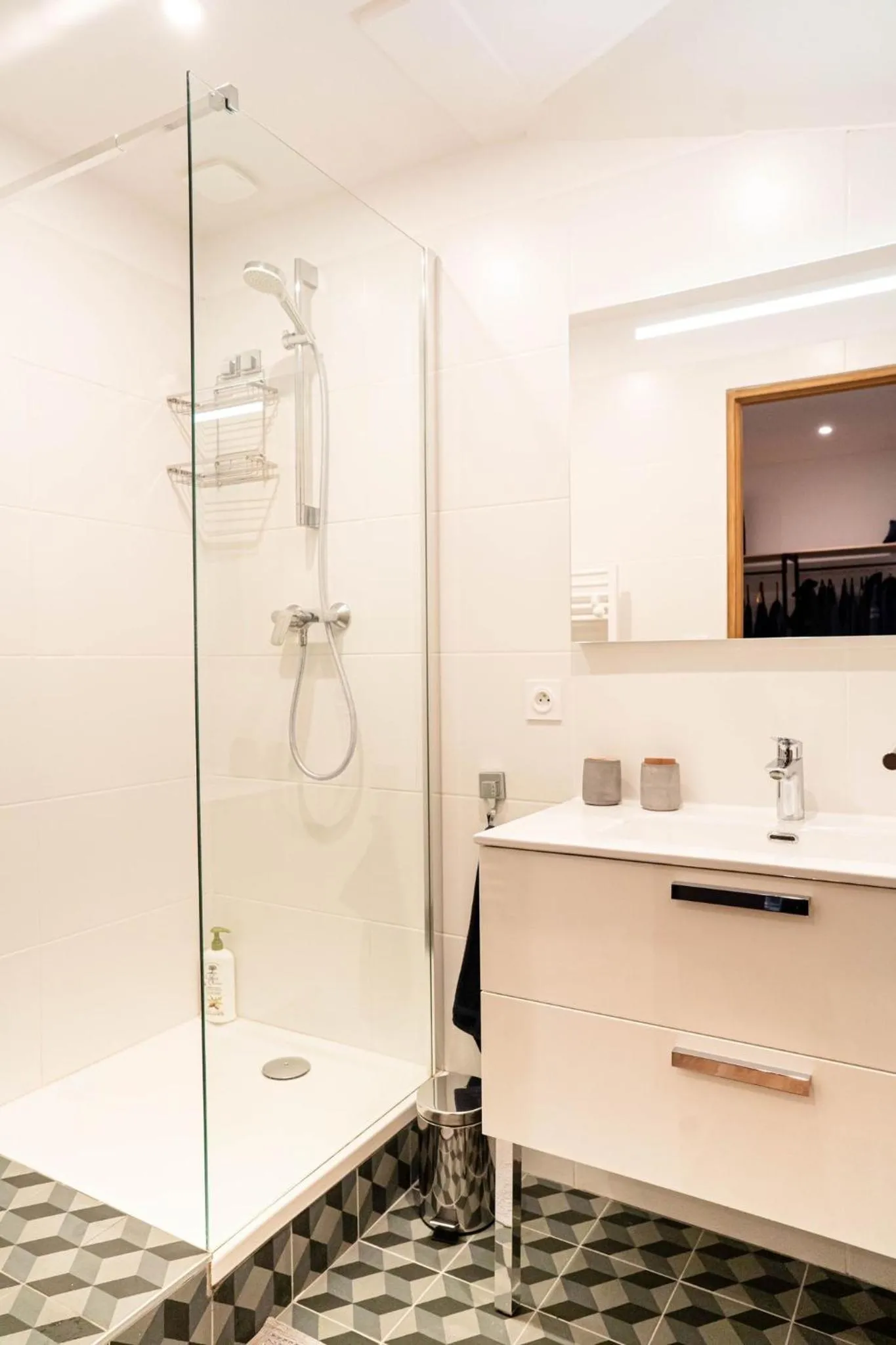 Shower in Centre historique coeur du quartier Vernet 100 m²