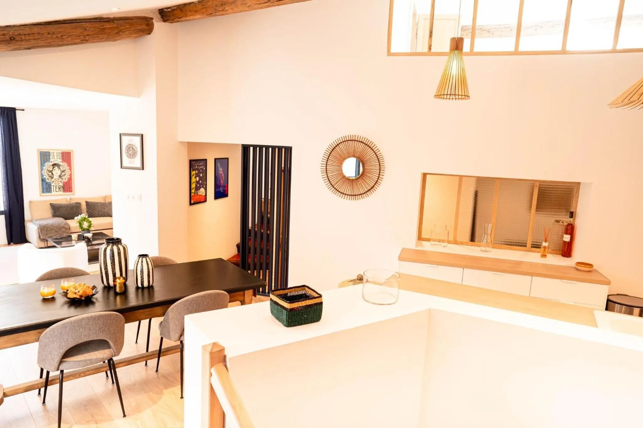 Two-Bedroom Apartment in Centre historique coeur du quartier Vernet 100 m²