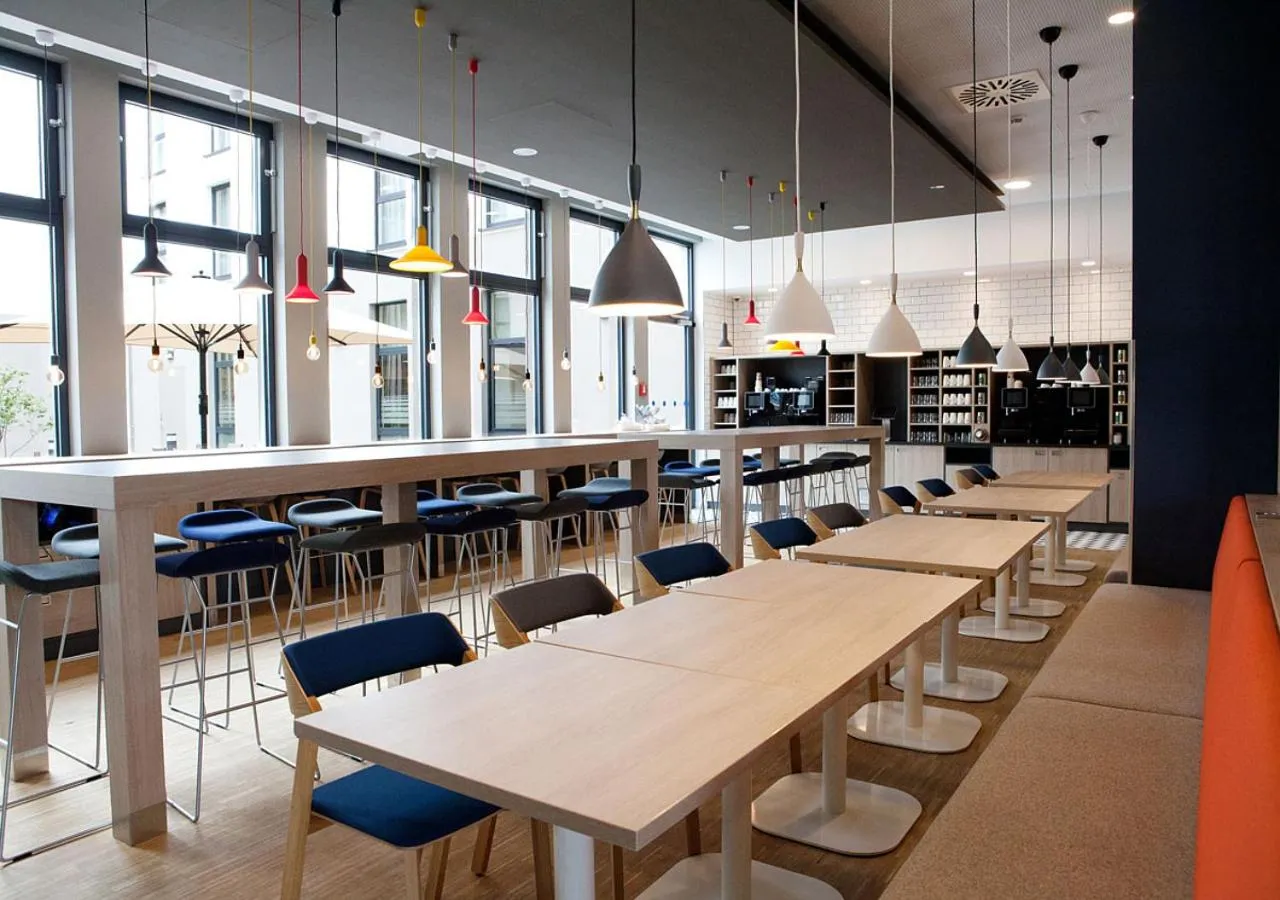 Restaurant/places to eat in Holiday Inn Express - Düsseldorf Airport