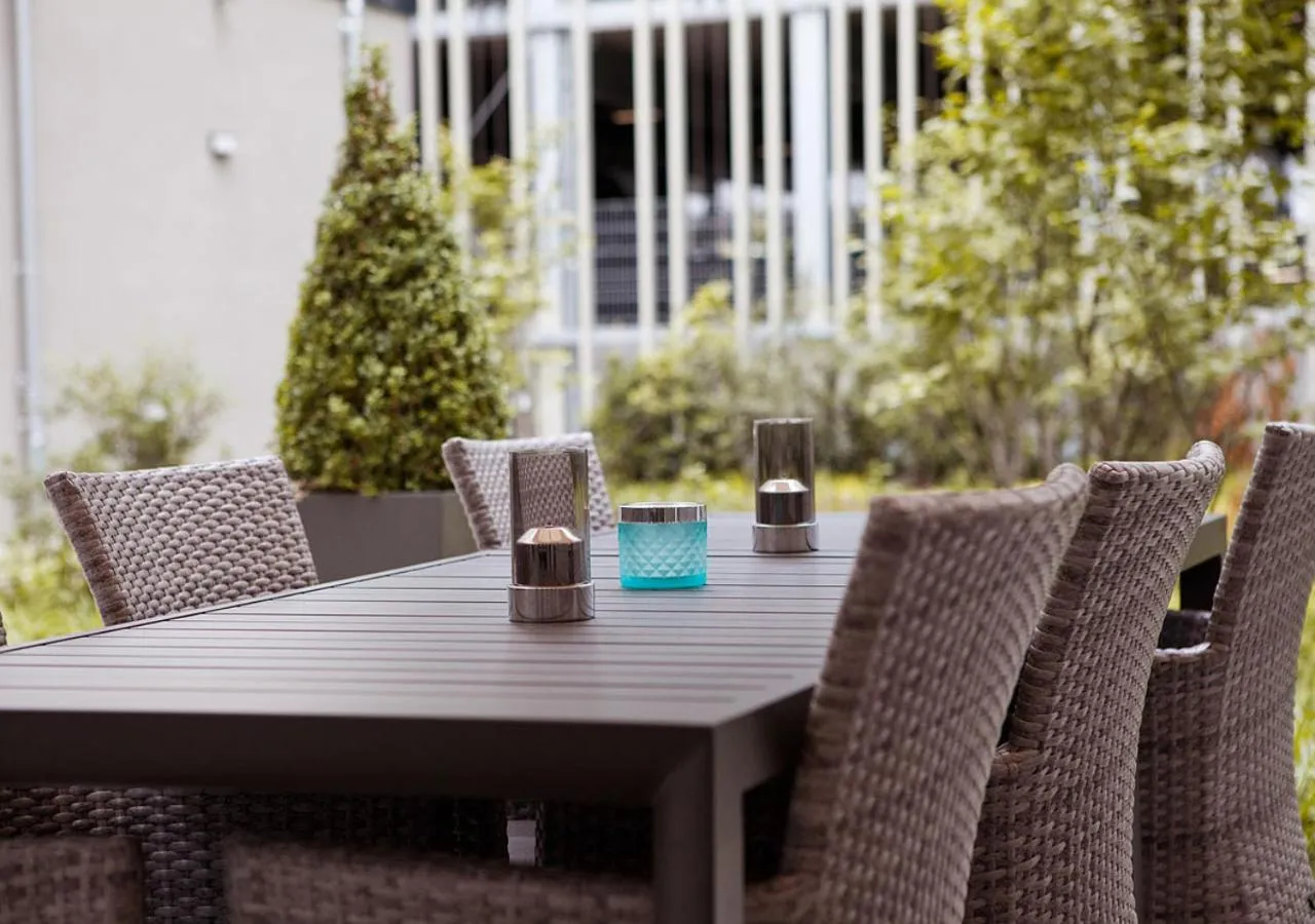 Patio in Holiday Inn Express - Düsseldorf Airport