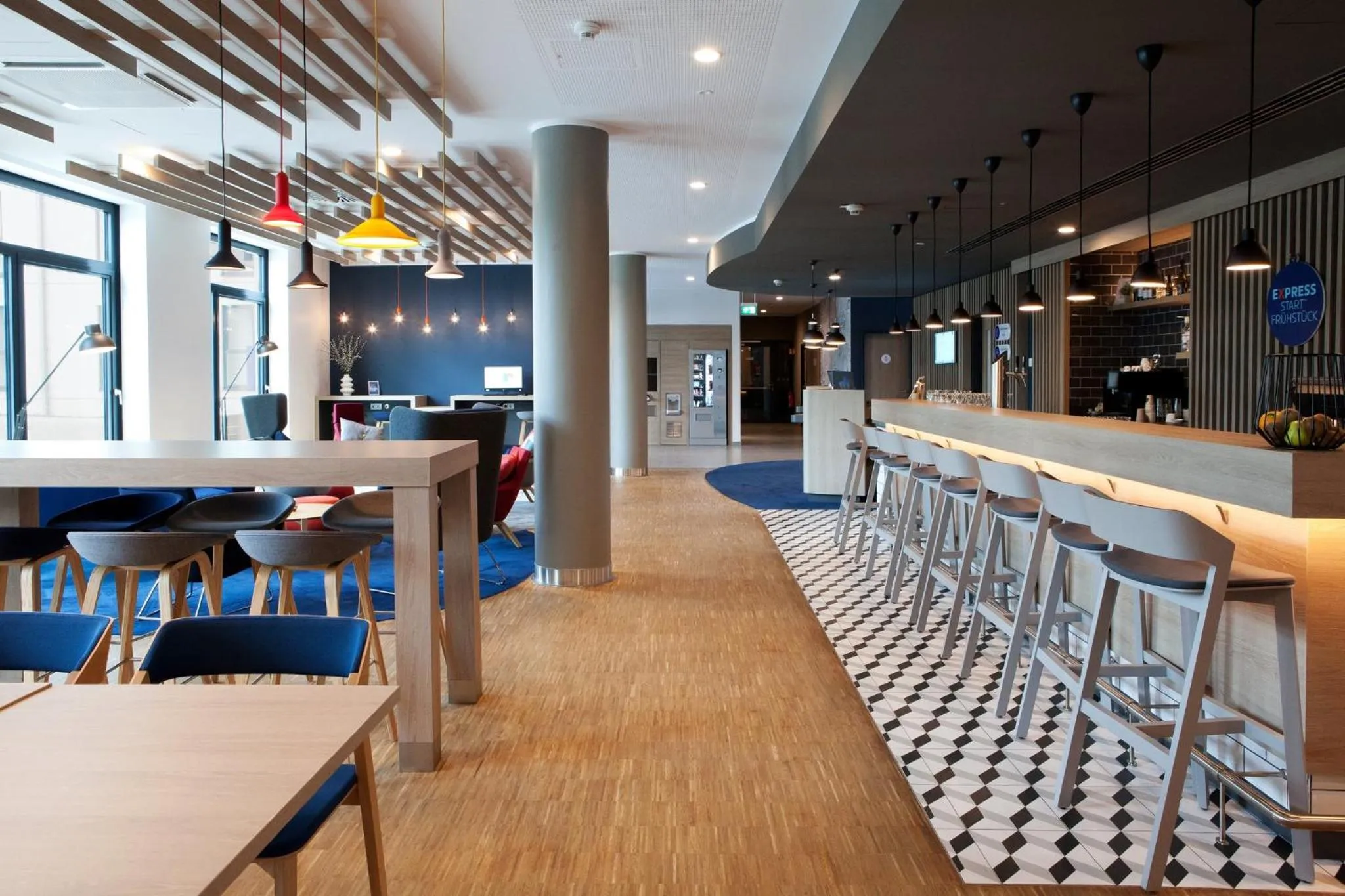 Lounge or bar in Holiday Inn Express - Remscheid