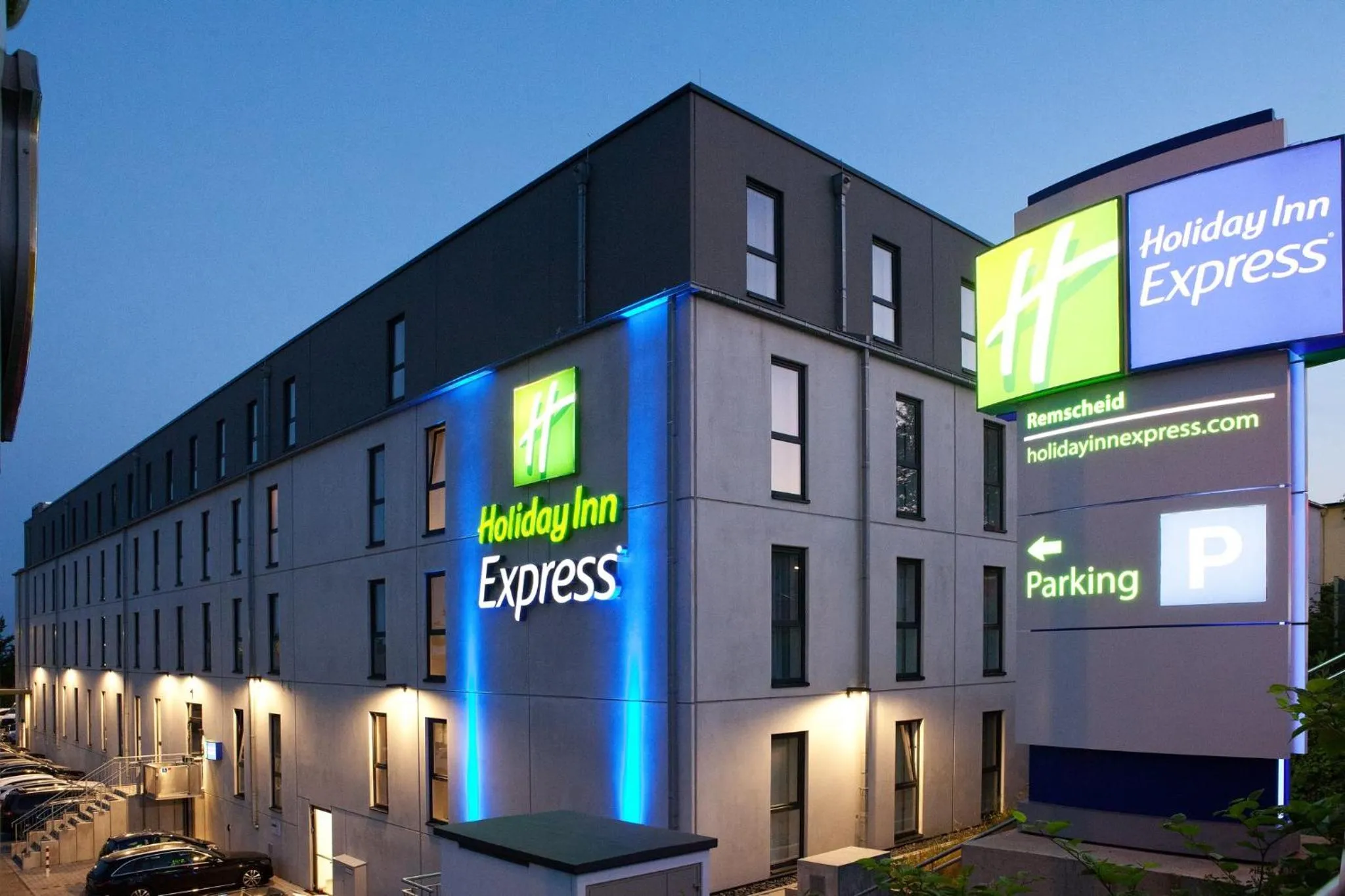 Property building in Holiday Inn Express - Remscheid