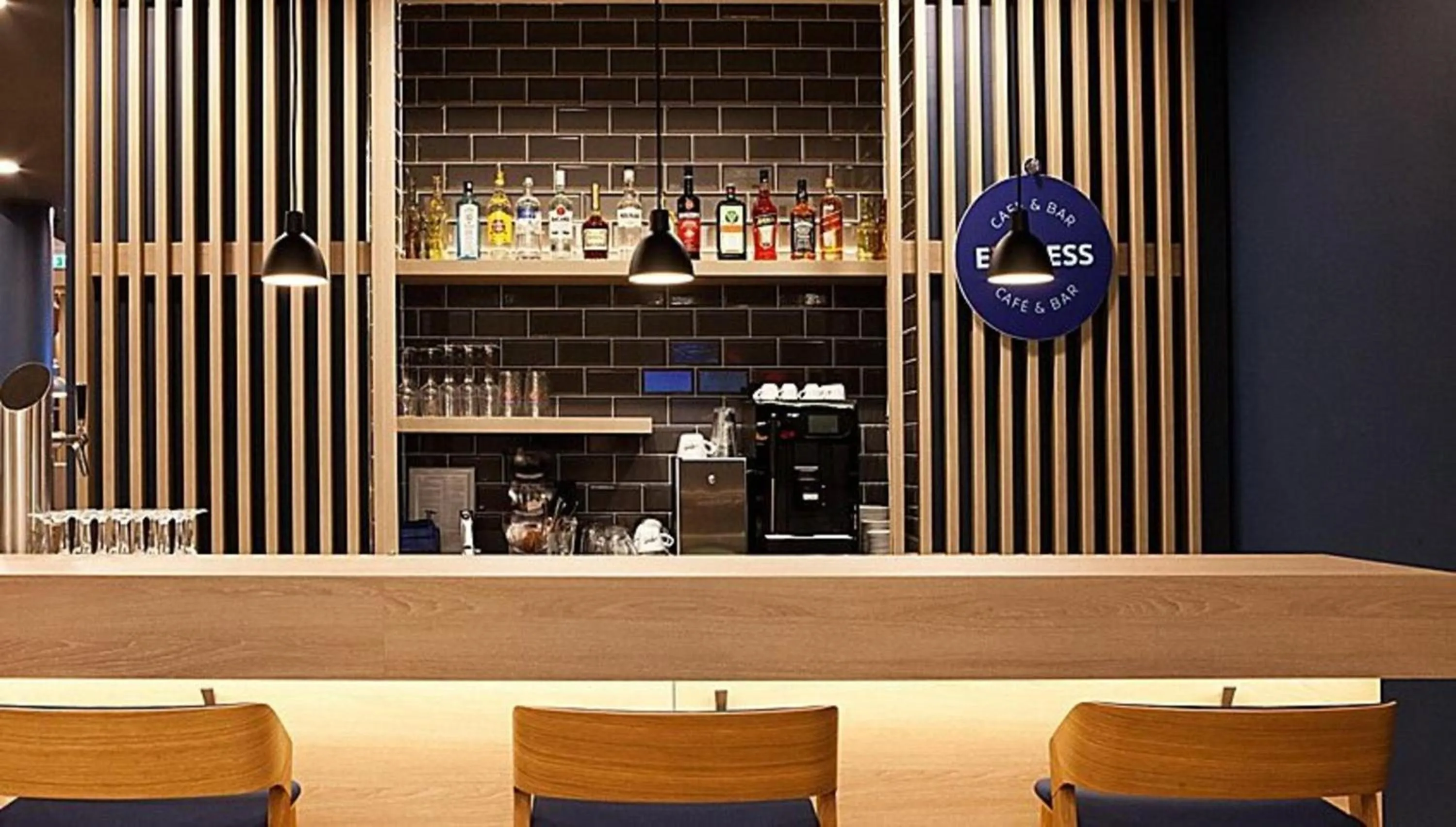 Lounge or bar in Holiday Inn Express - Remscheid