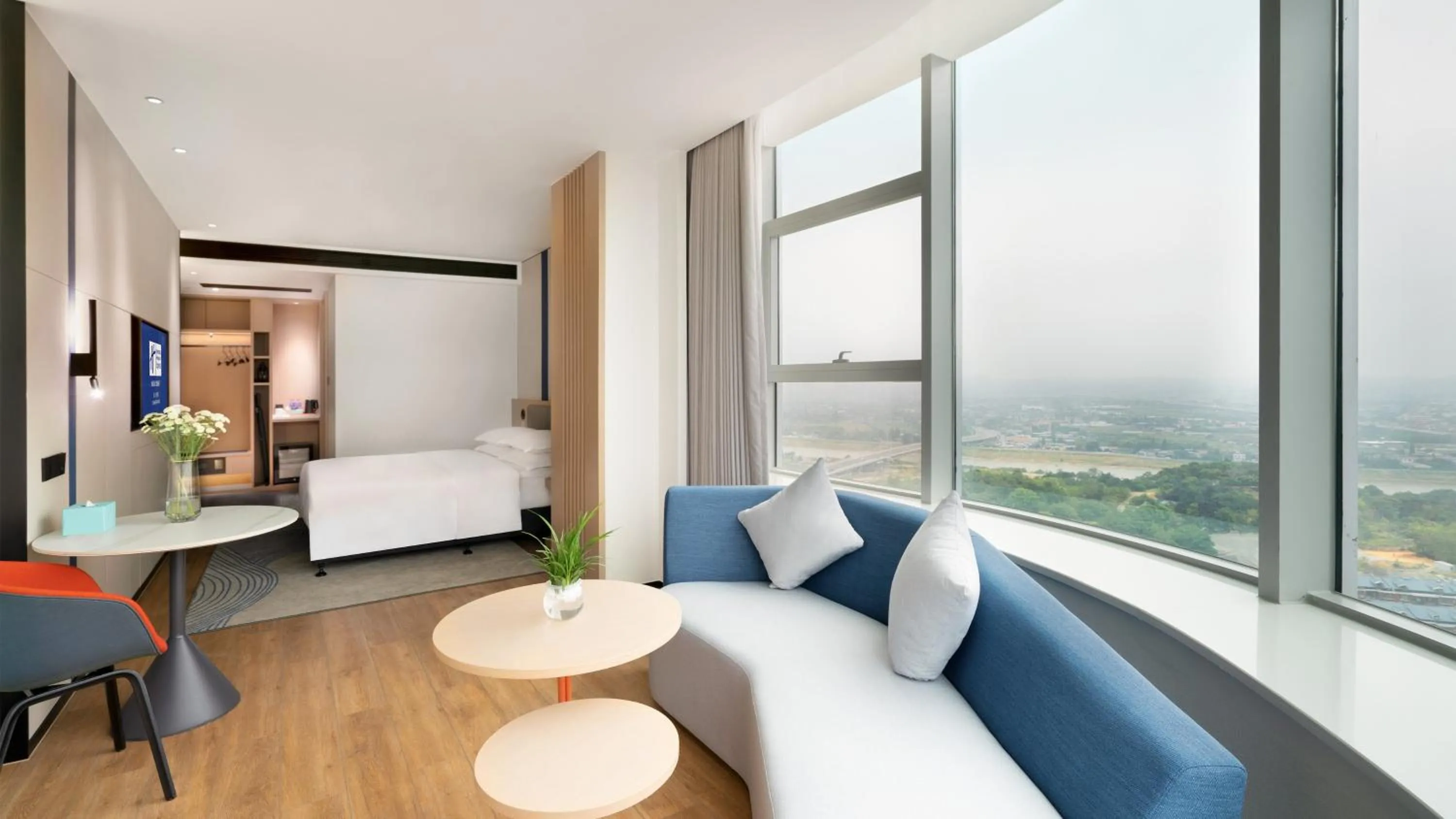 Photo of the whole room, Bed in Holiday Inn Express Changsha Kaifu by IHG