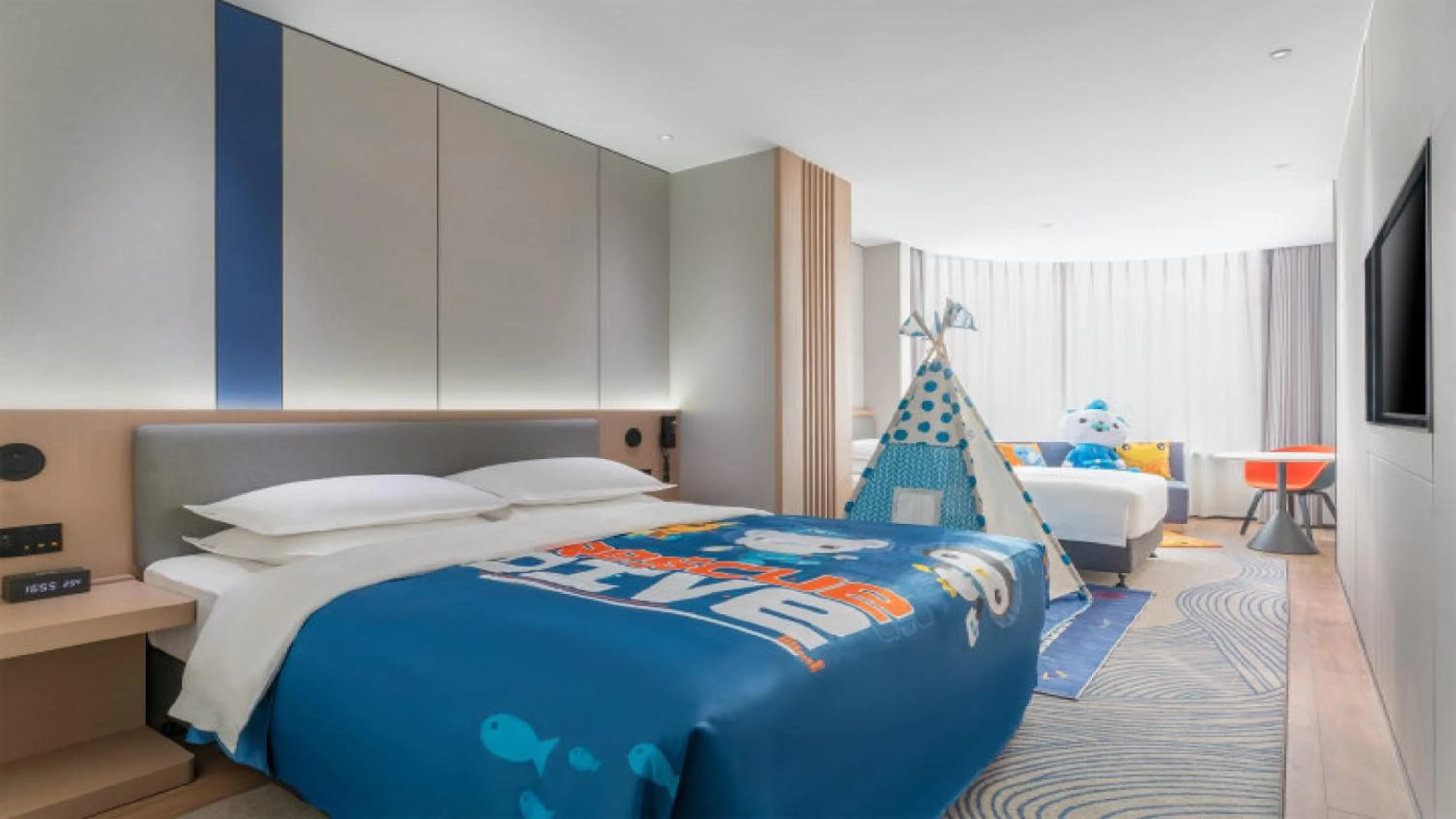 Photo of the whole room, Bed in Holiday Inn Express Changsha Kaifu by IHG