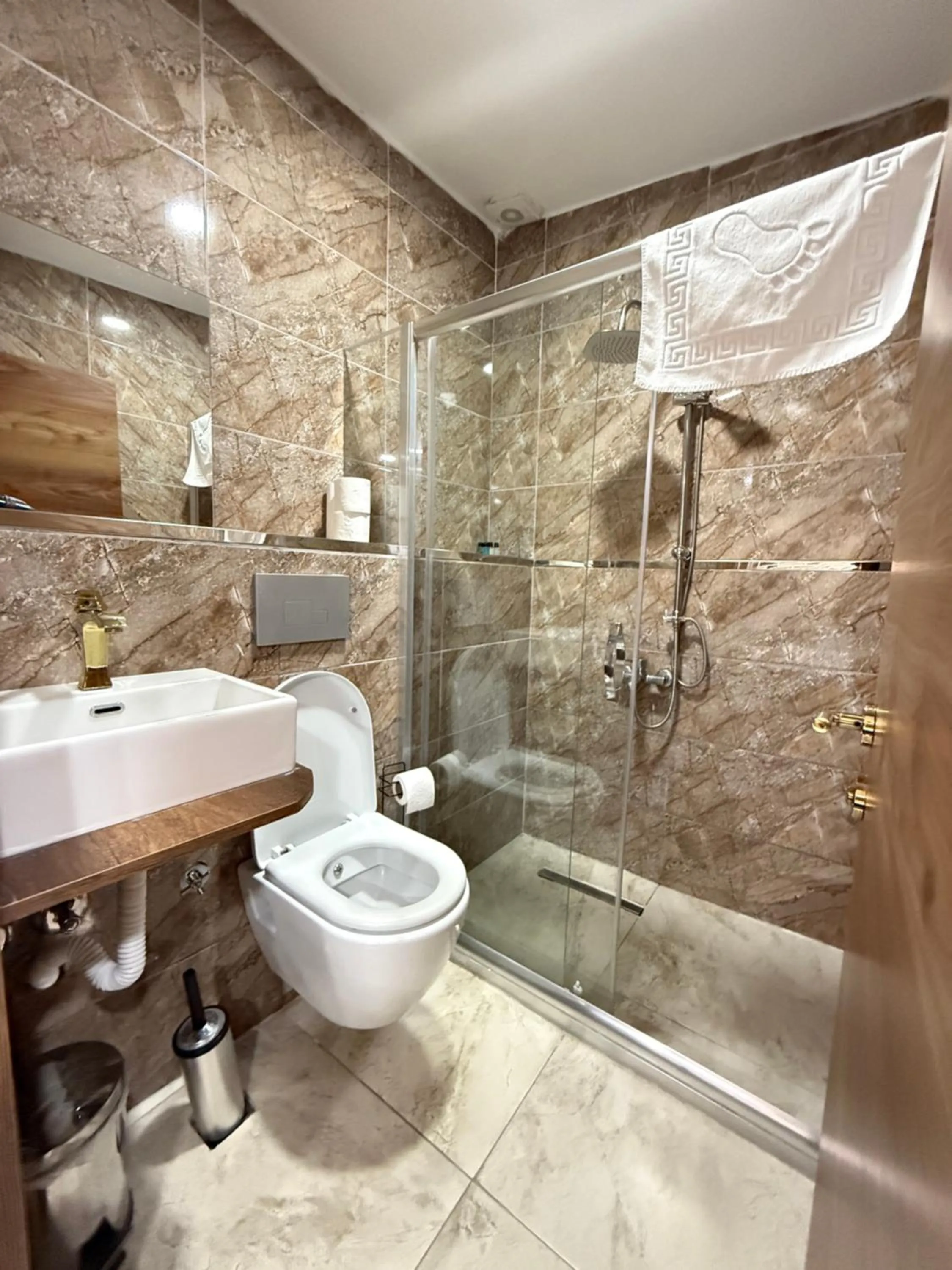 Shower in Aras Boutique Hotel & Suites