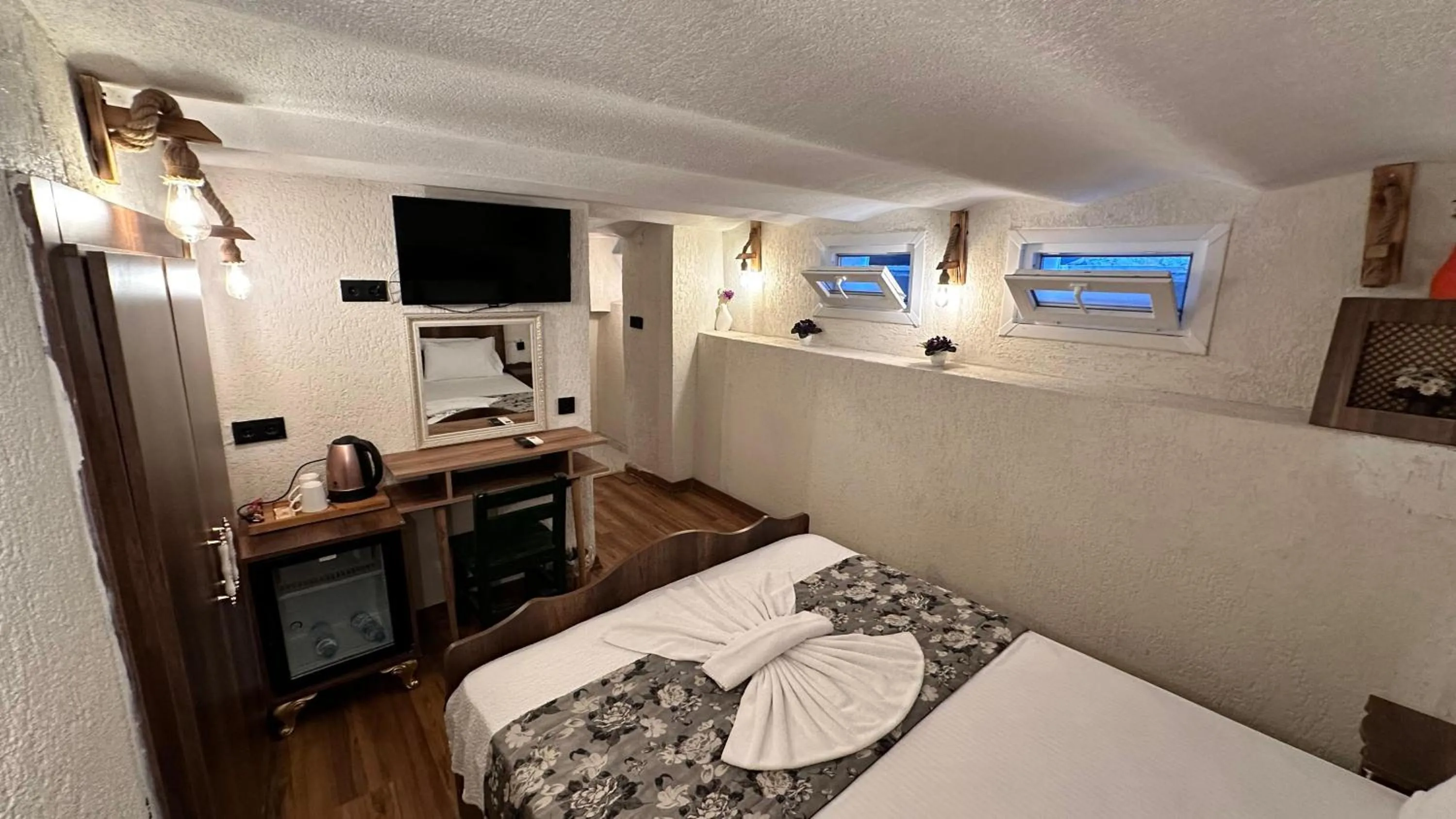 Photo of the whole room, Bed in Aras Boutique Hotel & Suites