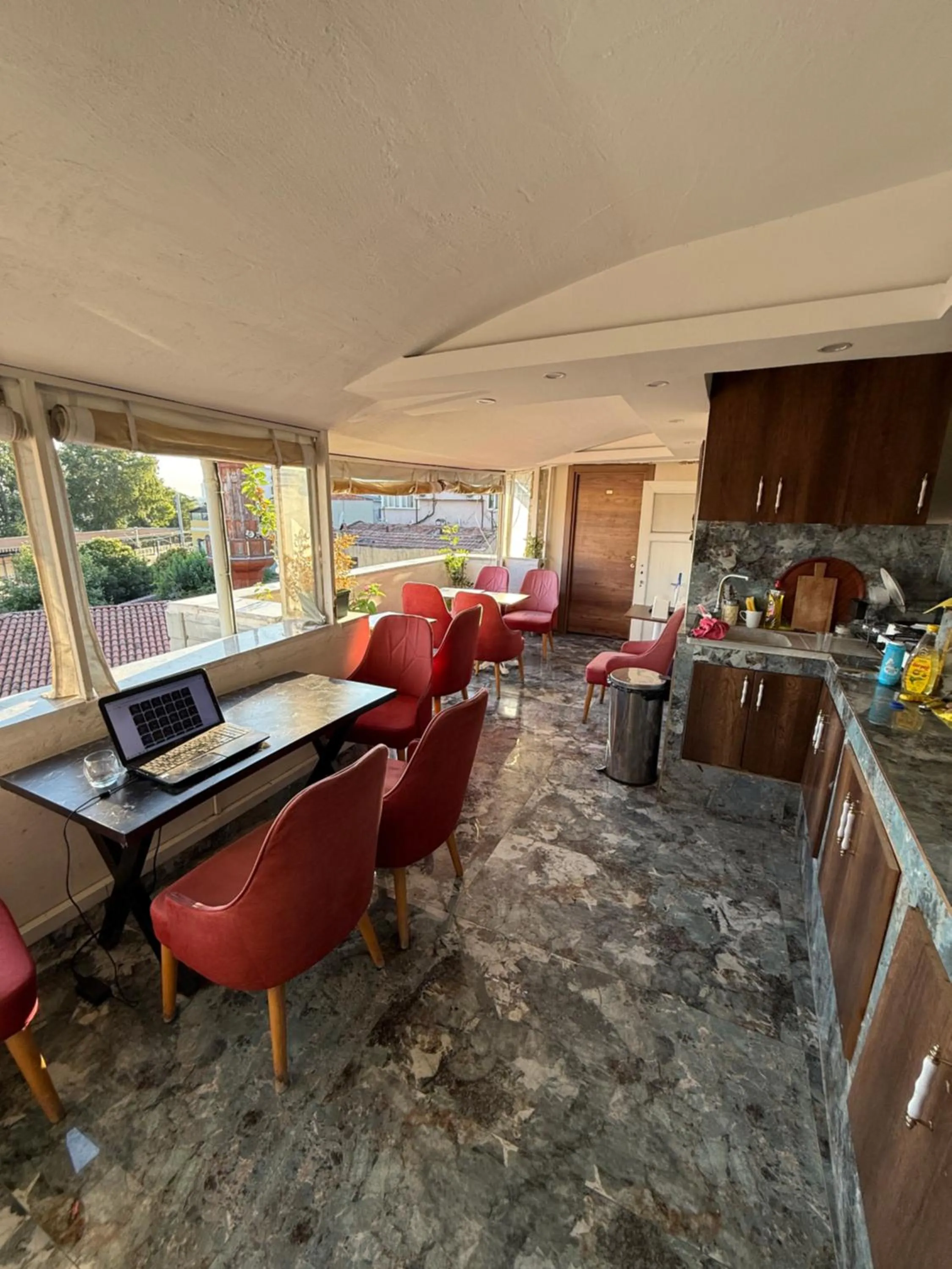 Kitchen or kitchenette in La Vien Hotel Old City