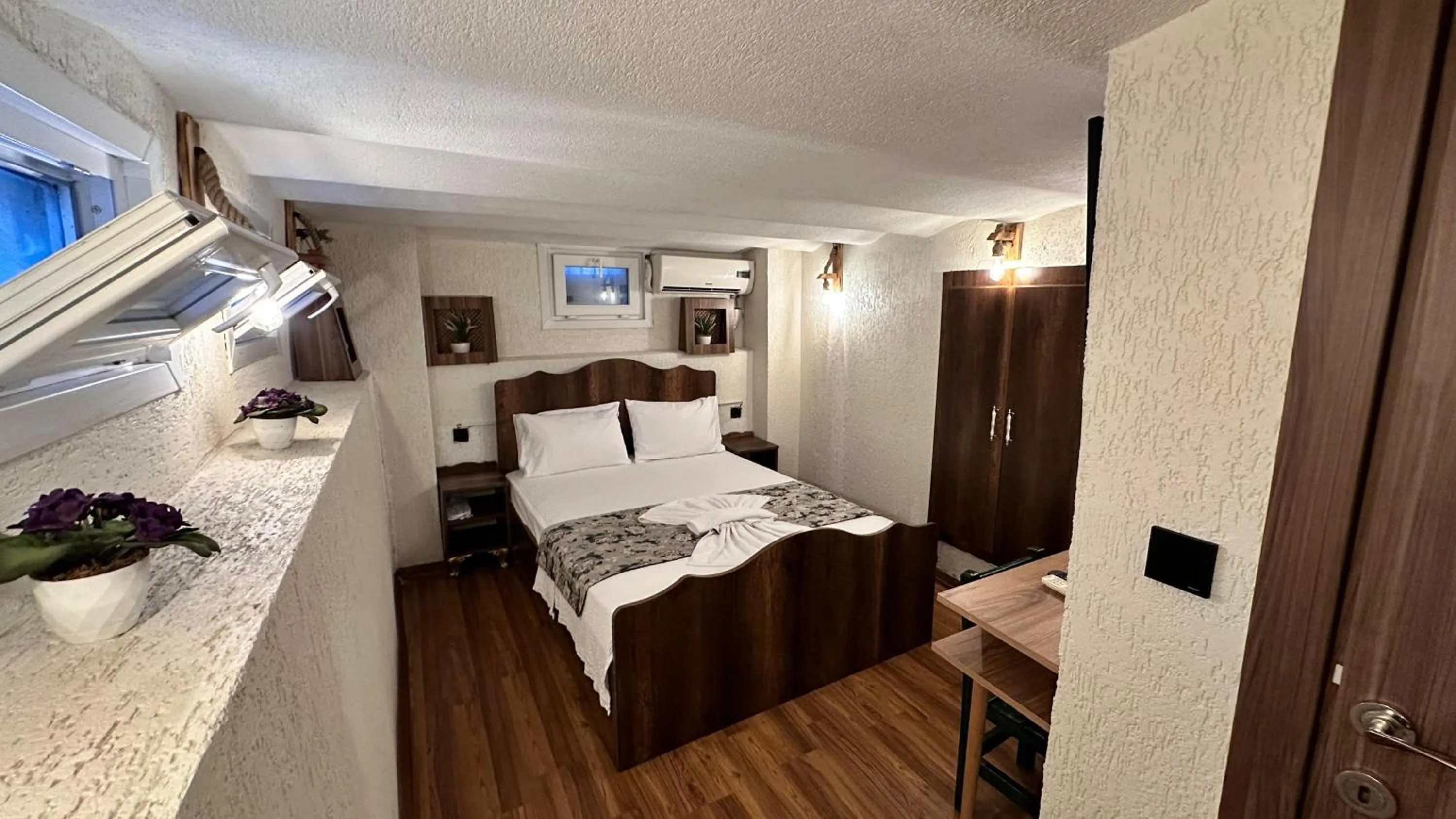 Photo of the whole room, Bed in Aras Boutique Hotel & Suites