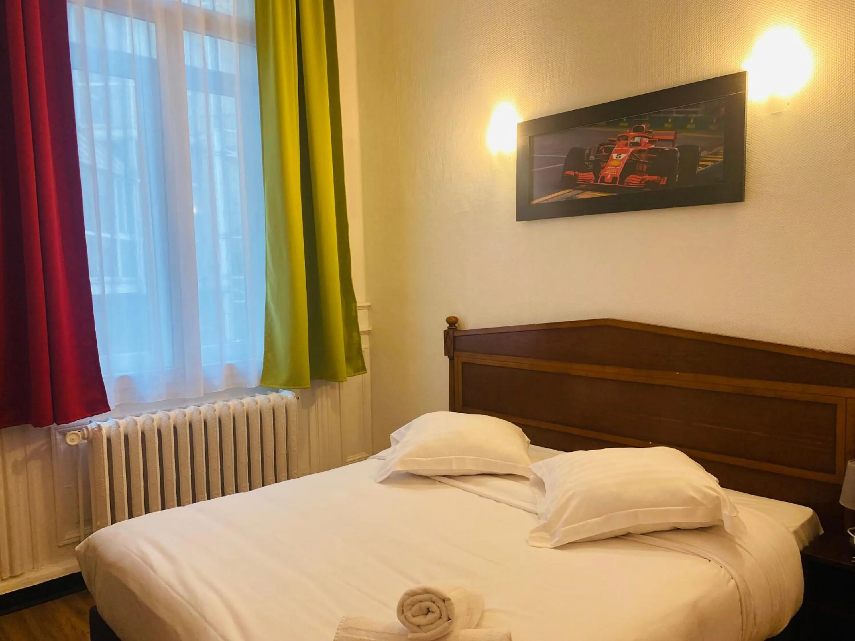 Bed in Enzo Hotels Limoges Centre Jourdan by Kyriad Direct