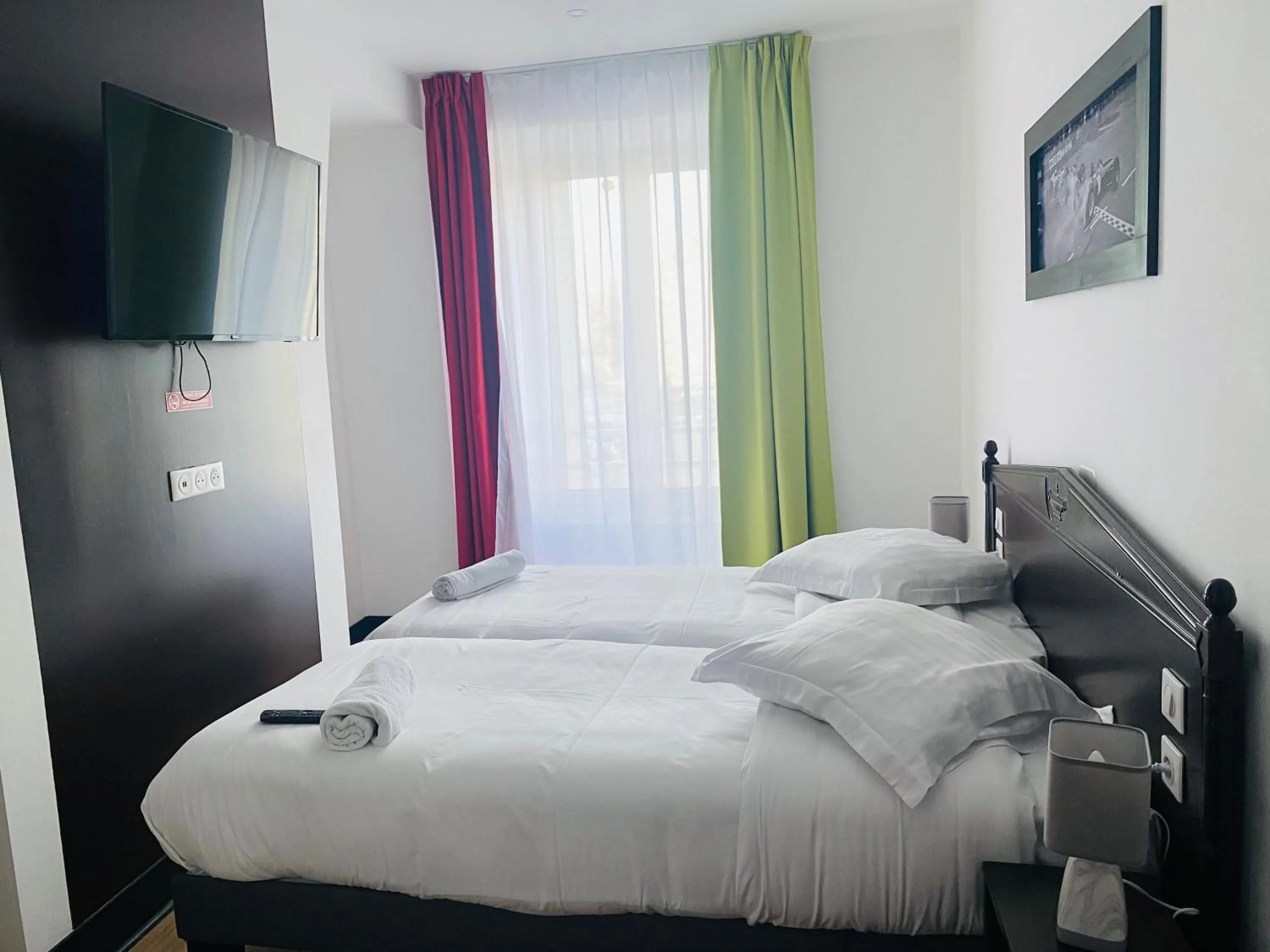 Bed in Enzo Hotels Limoges Centre Jourdan by Kyriad Direct