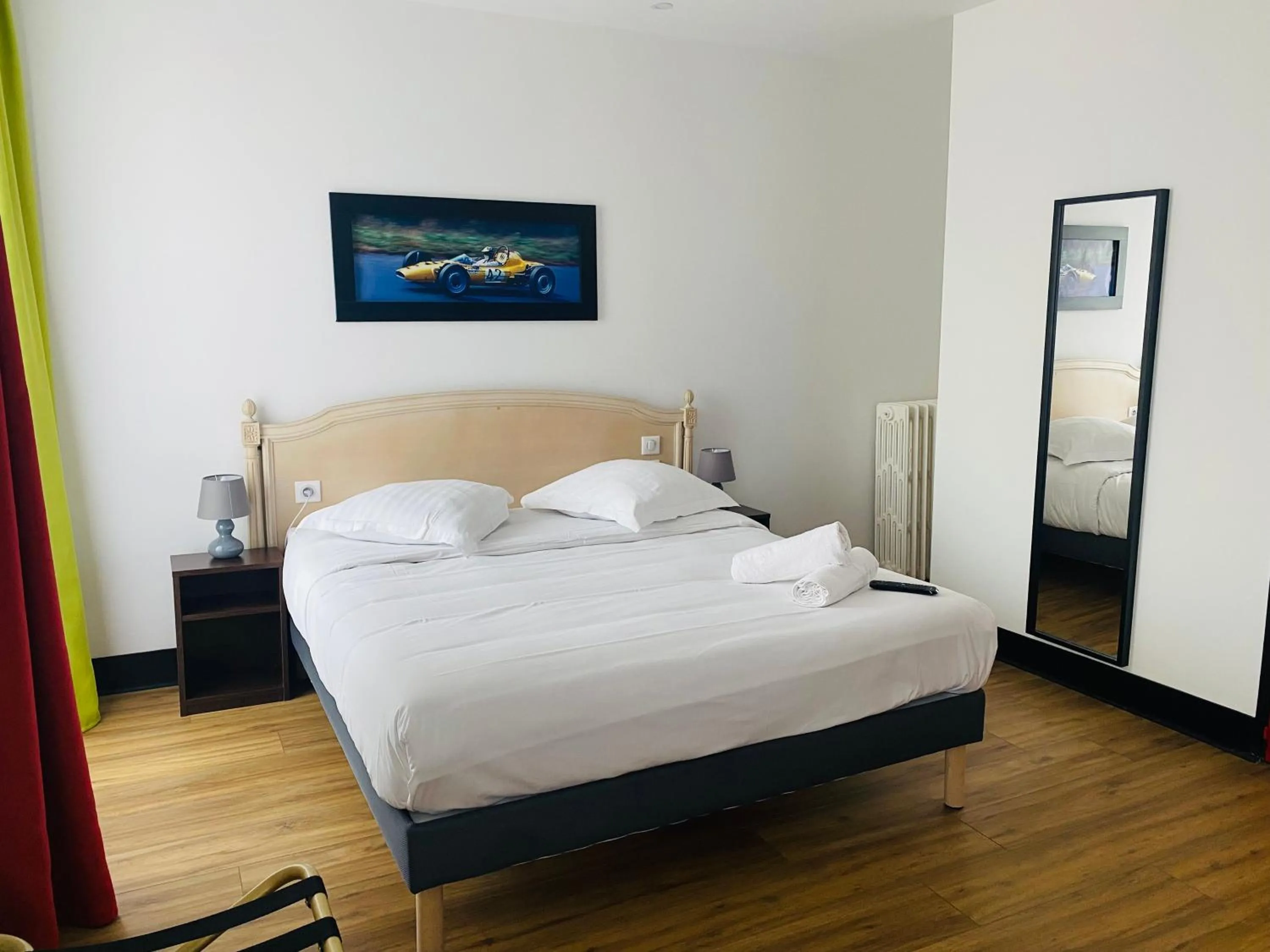 Bedroom in Enzo Hotels Limoges Centre Jourdan by Kyriad Direct