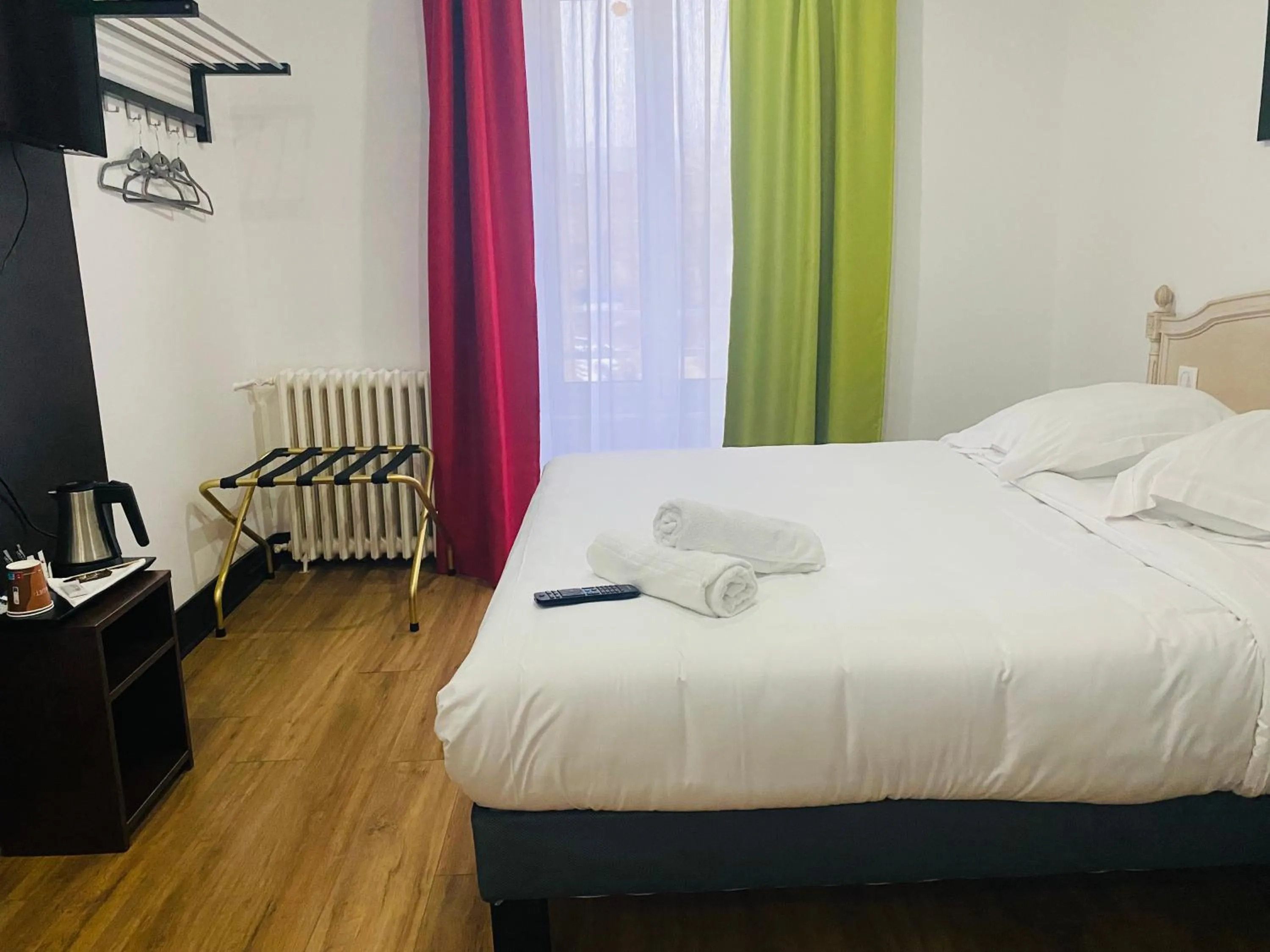 Photo of the whole room in Enzo Hotels Limoges Centre Jourdan by Kyriad Direct