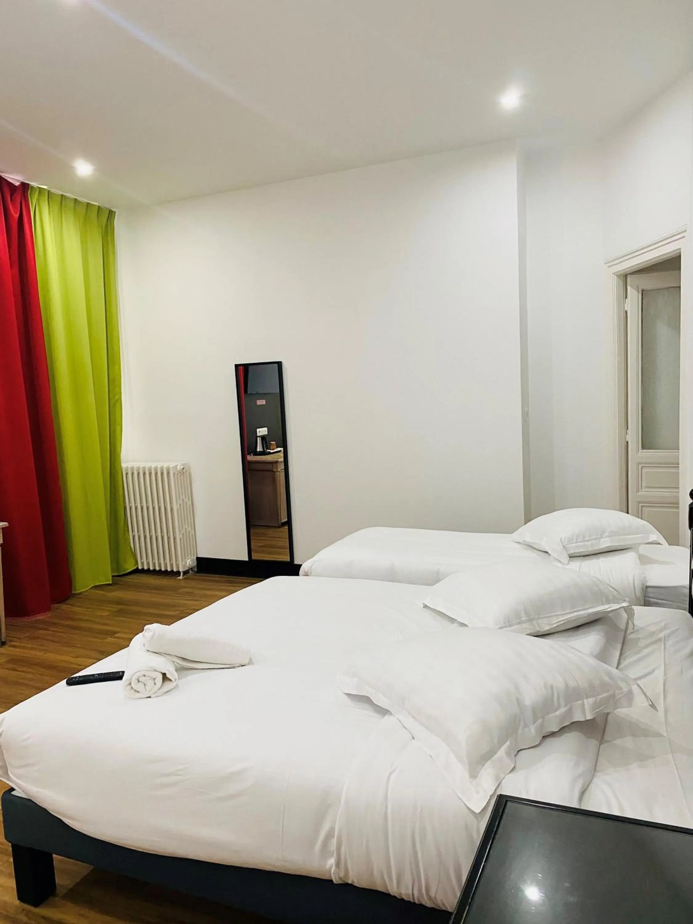 Bed in Enzo Hotels Limoges Centre Jourdan by Kyriad Direct