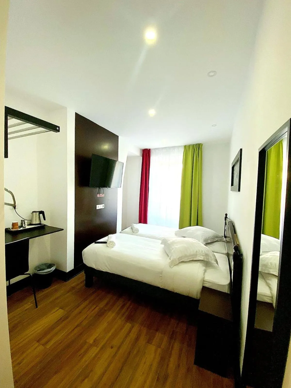 Photo of the whole room in Enzo Hotels Limoges Centre Jourdan by Kyriad Direct