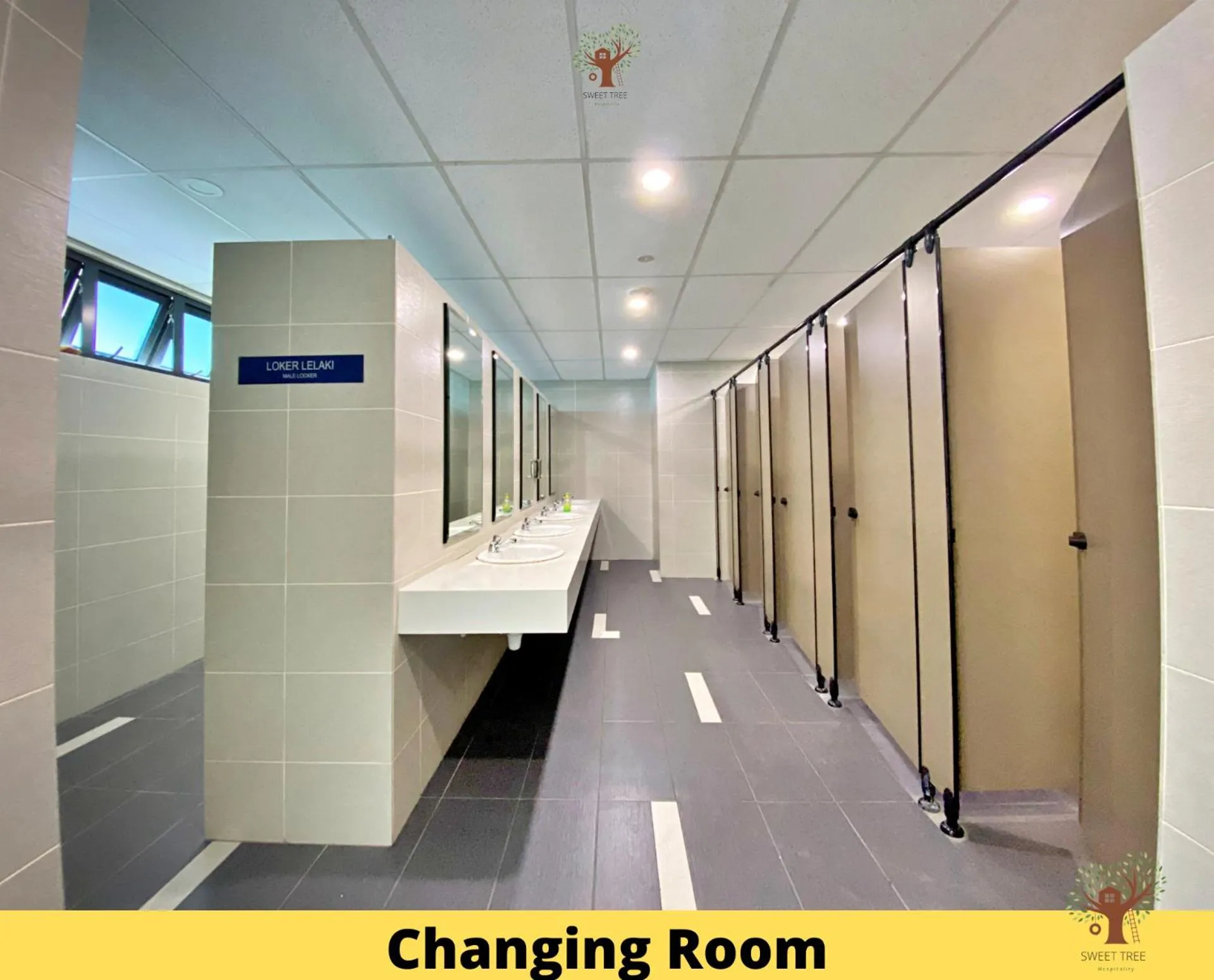 Swimming pool in Sweet Tree Homestay Petaling Jaya