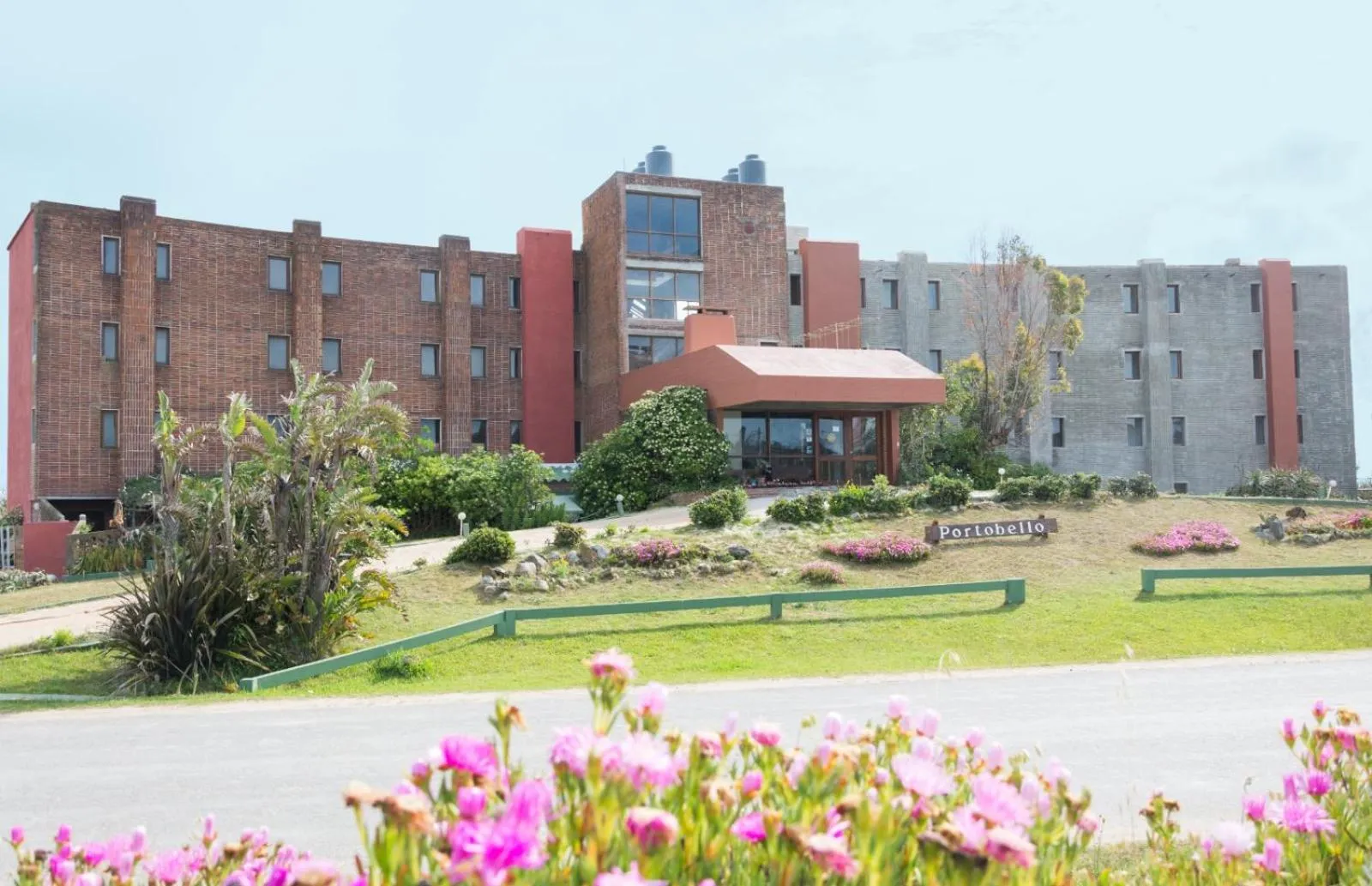 Facade/entrance in Portobello Suites Hotel