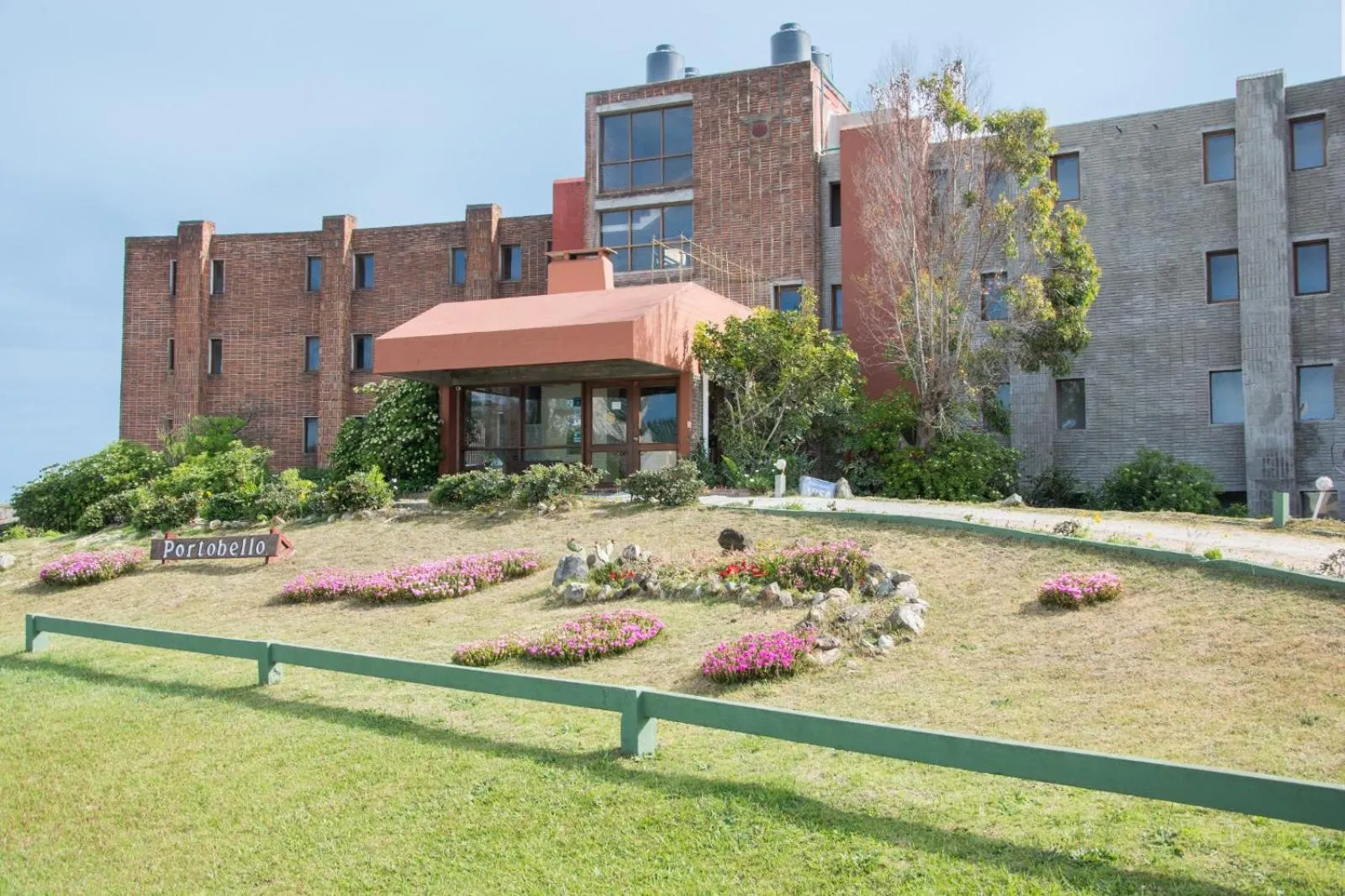 Facade/entrance in Portobello Suites Hotel
