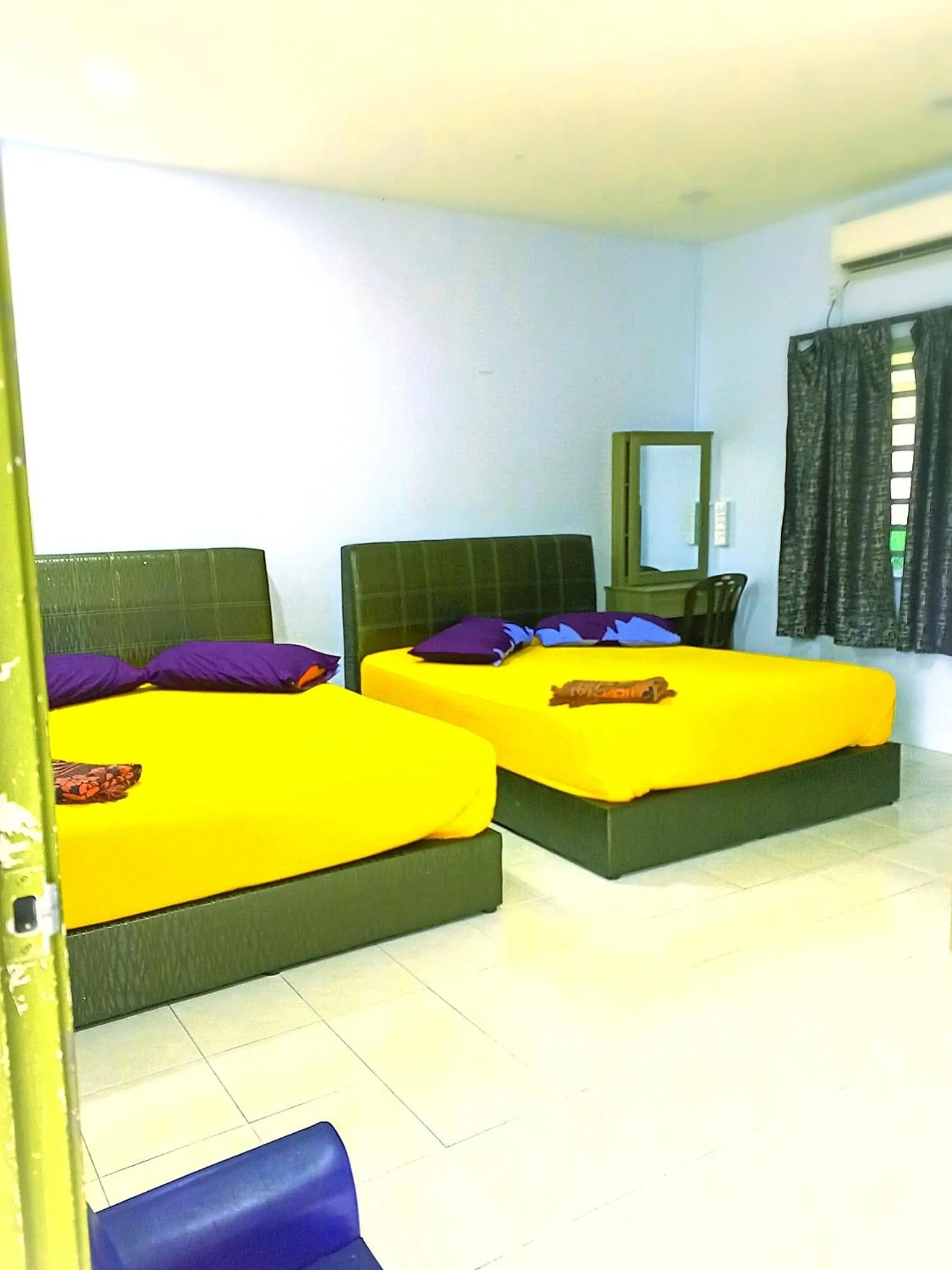 Photo of the whole room, Bed in Kamar Musafir MMS