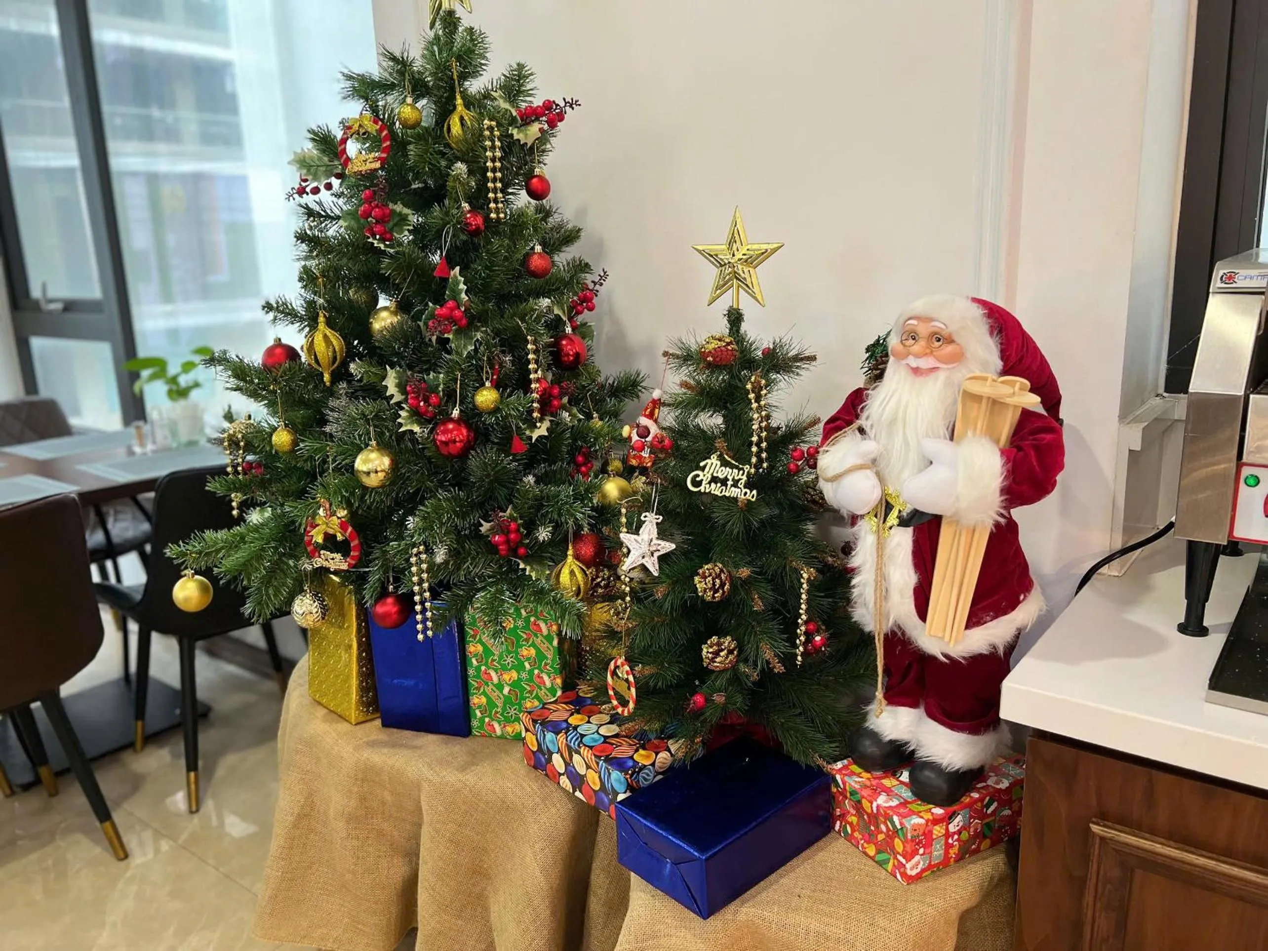 Restaurant/places to eat in The Sail Hotel - My Khe Beach