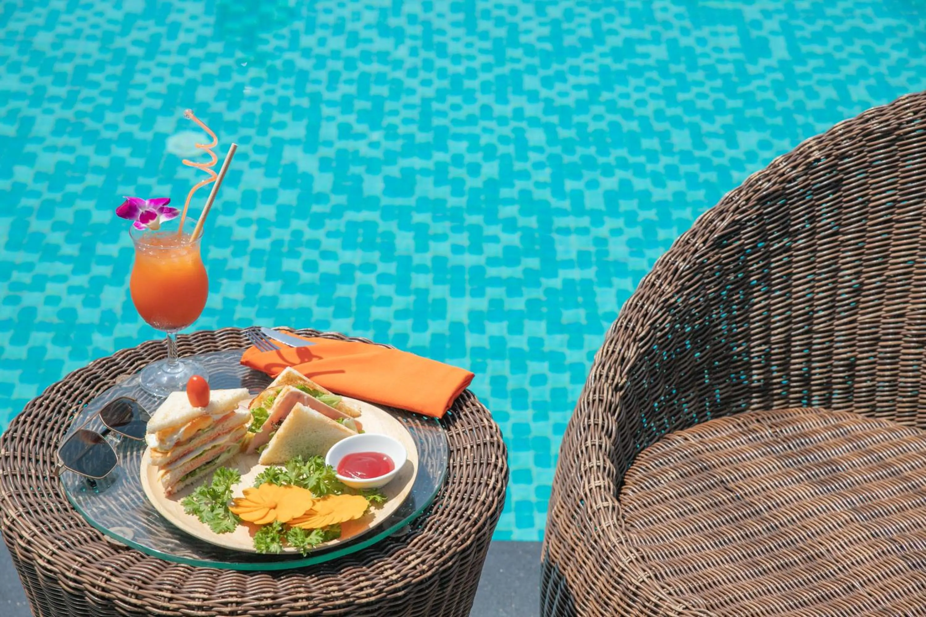 Food and drinks in The Sail Hotel - My Khe Beach