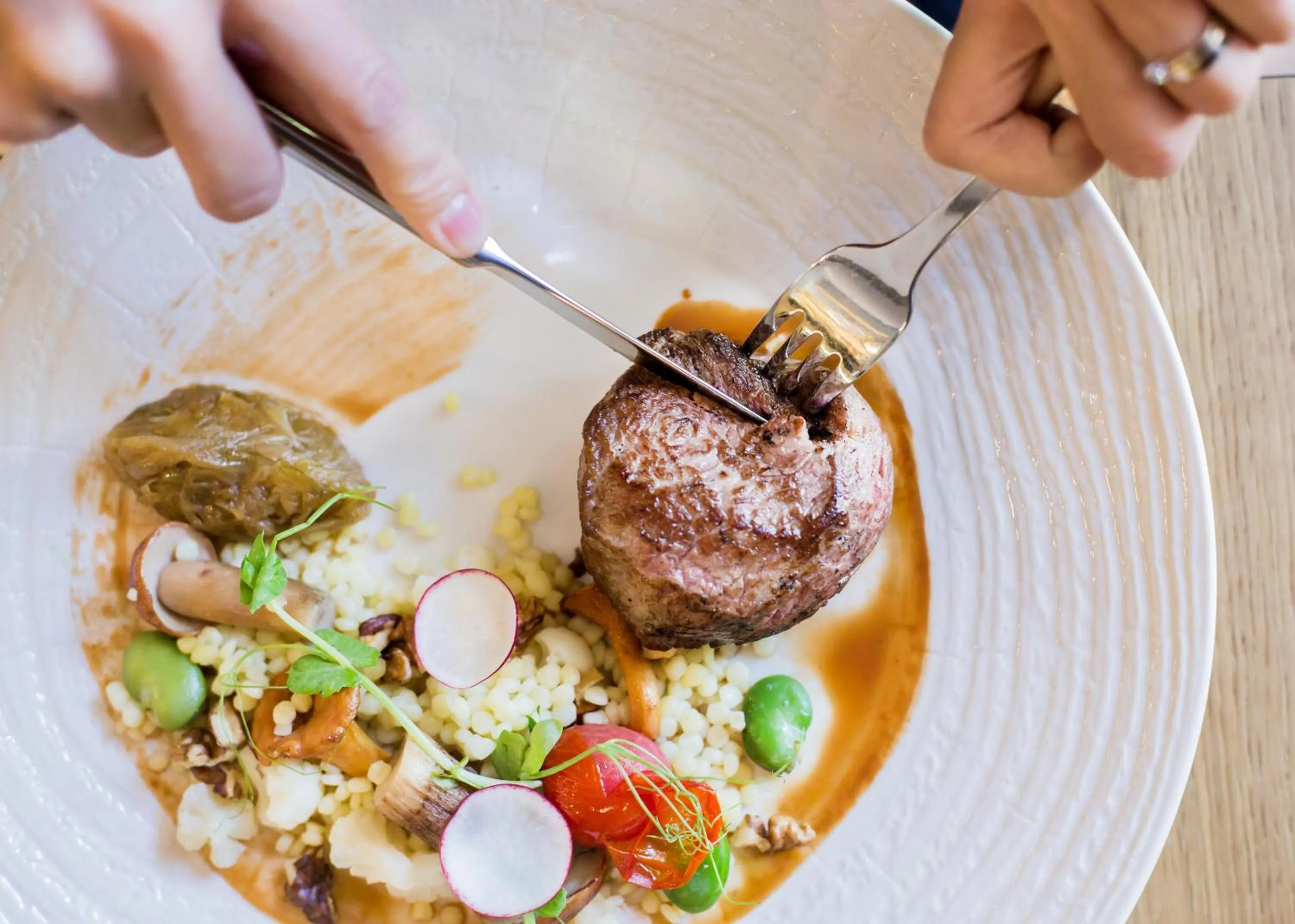 Restaurant/places to eat in Hotel Apis