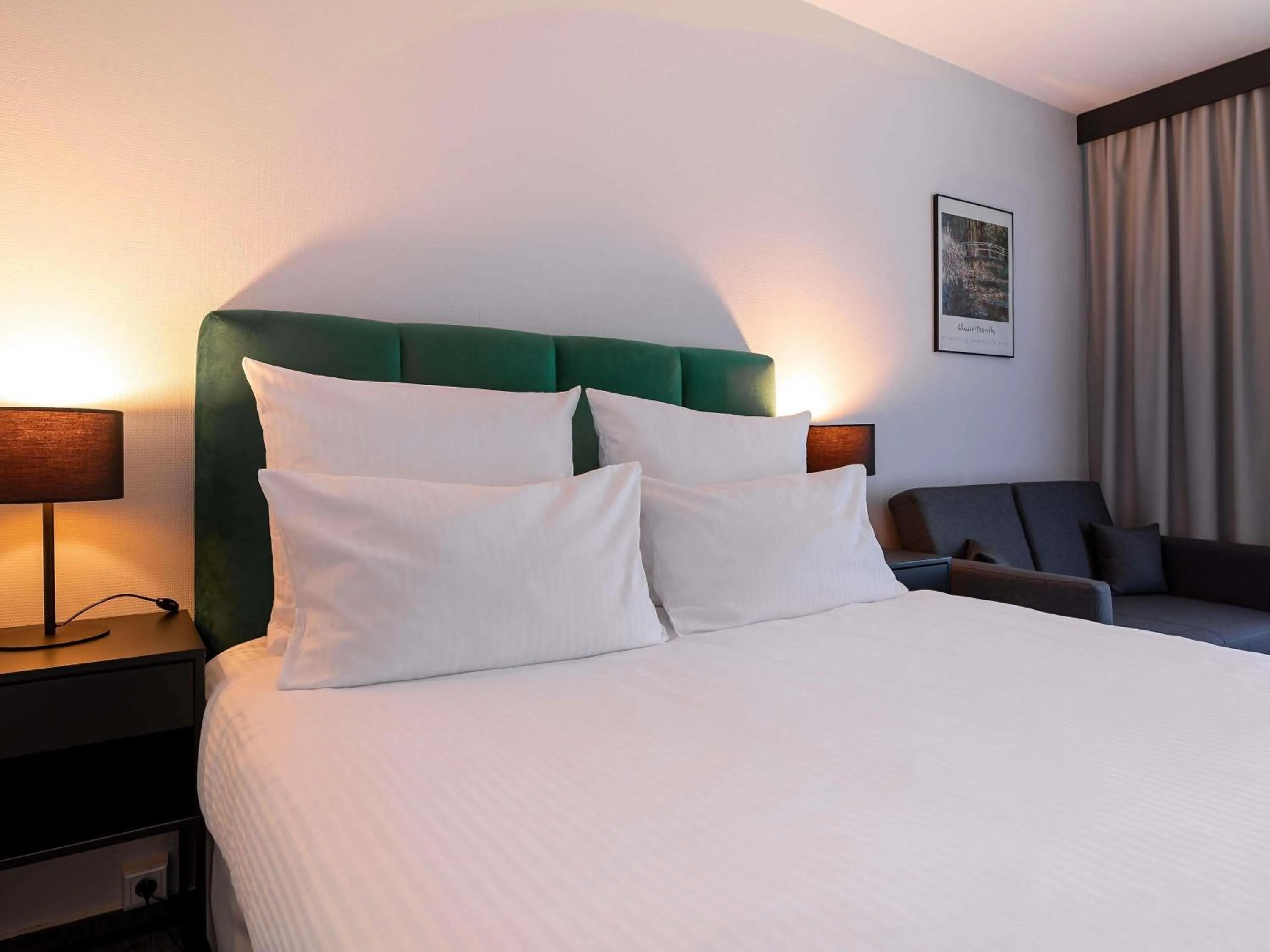 Photo of the whole room, Bed in Mercure Karpacz Skalny