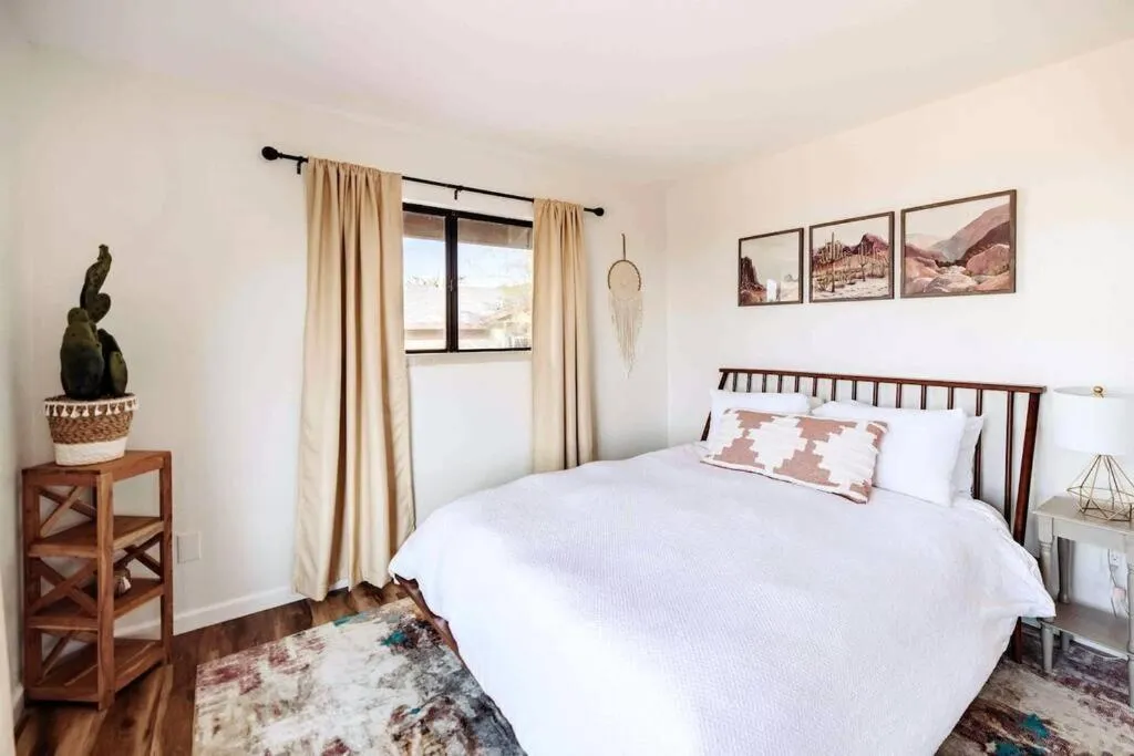 Bed in Cozy Rustic Home minutes to Joshua Tree Nat'l Park