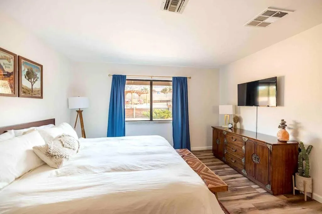 Bed in Cozy Rustic Home minutes to Joshua Tree Nat'l Park