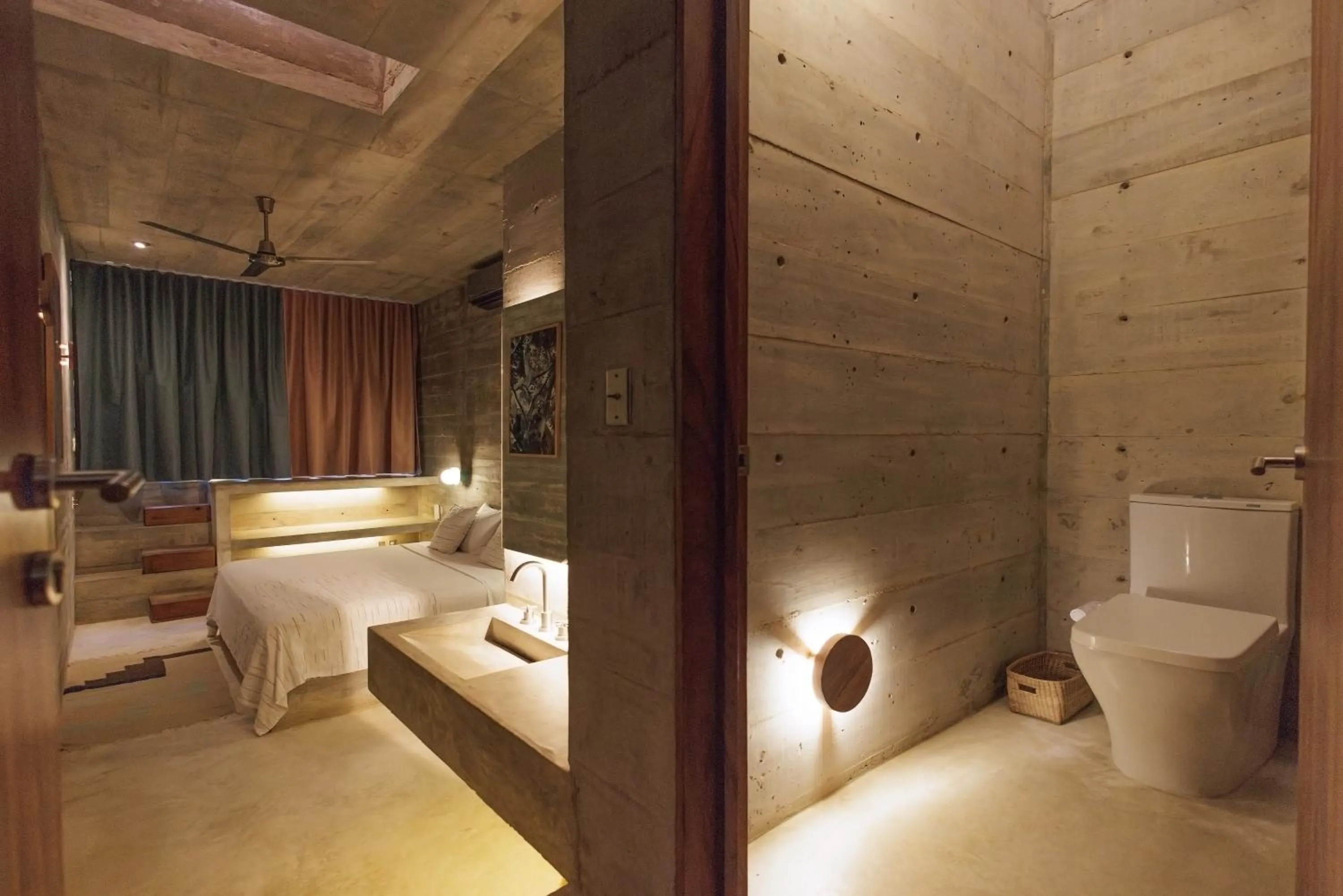 Bathroom, Bed in Casa TO - Adults Only